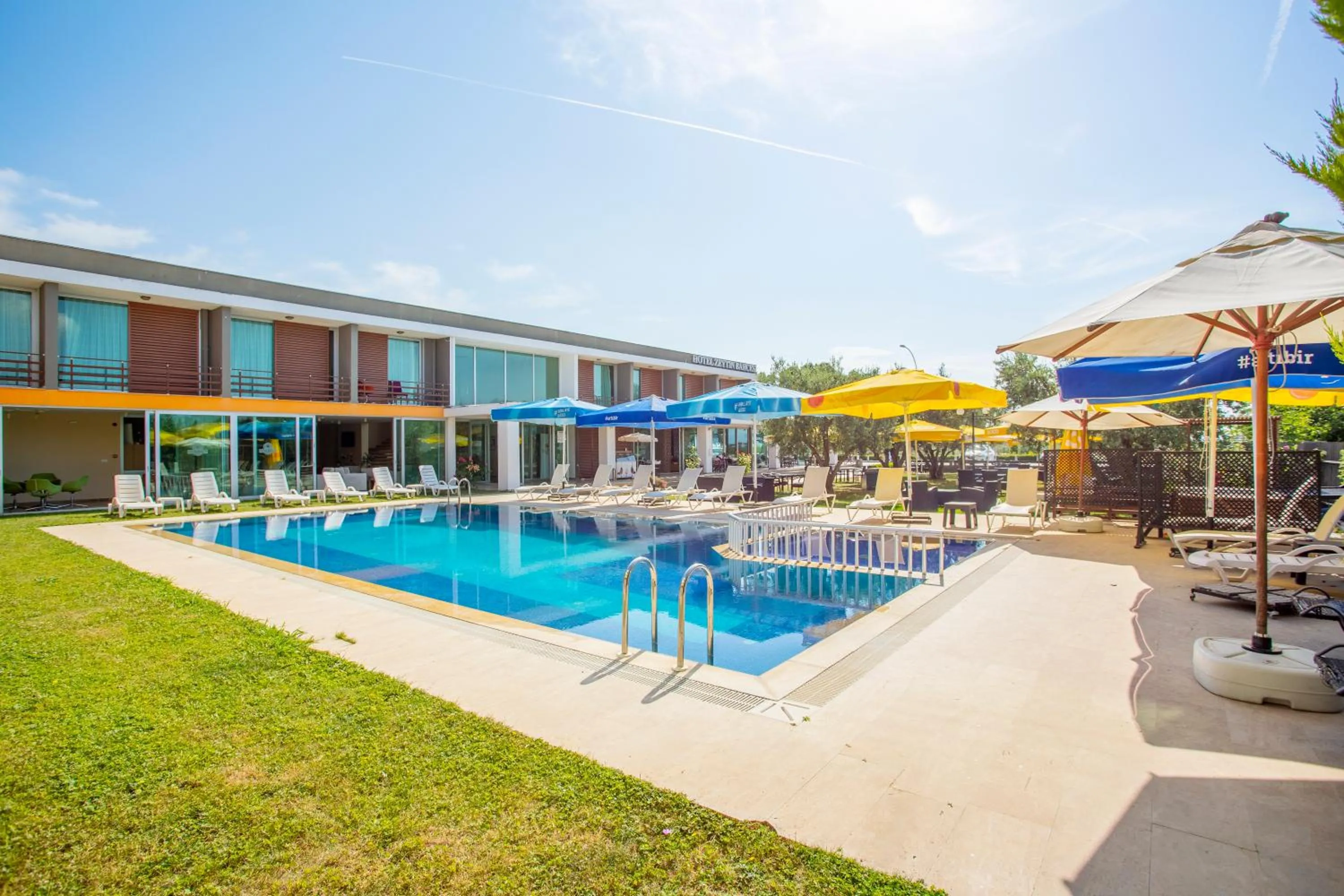 Swimming pool in Zeytin Bahcesi Hotel