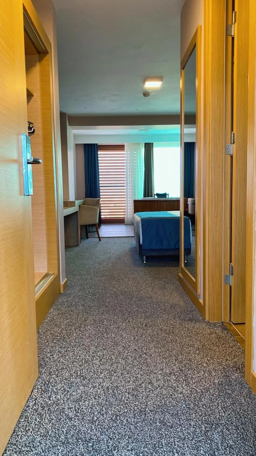 Property building, Bed in Zeytin Bahcesi Hotel