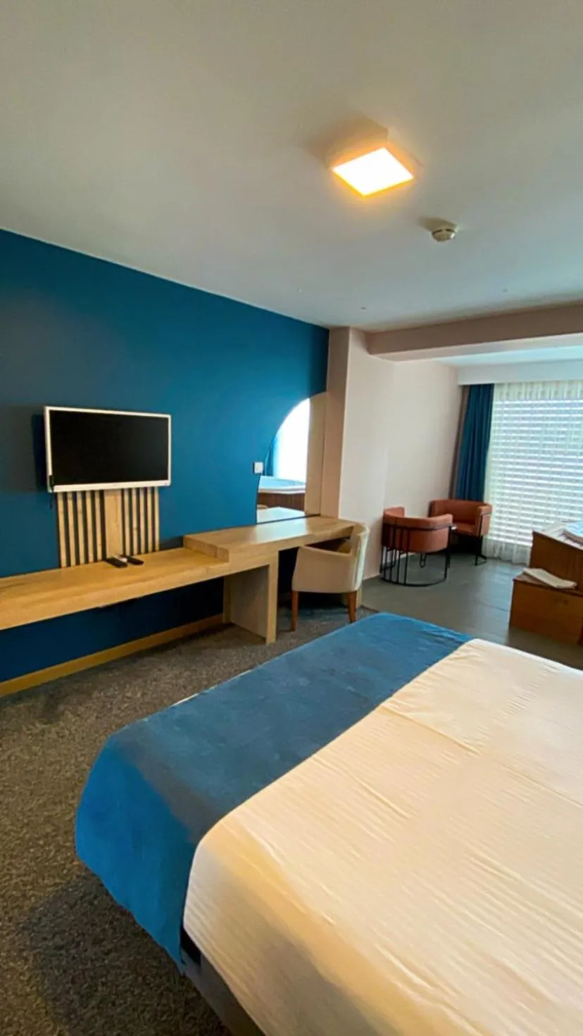 Property building, Bed in Zeytin Bahcesi Hotel