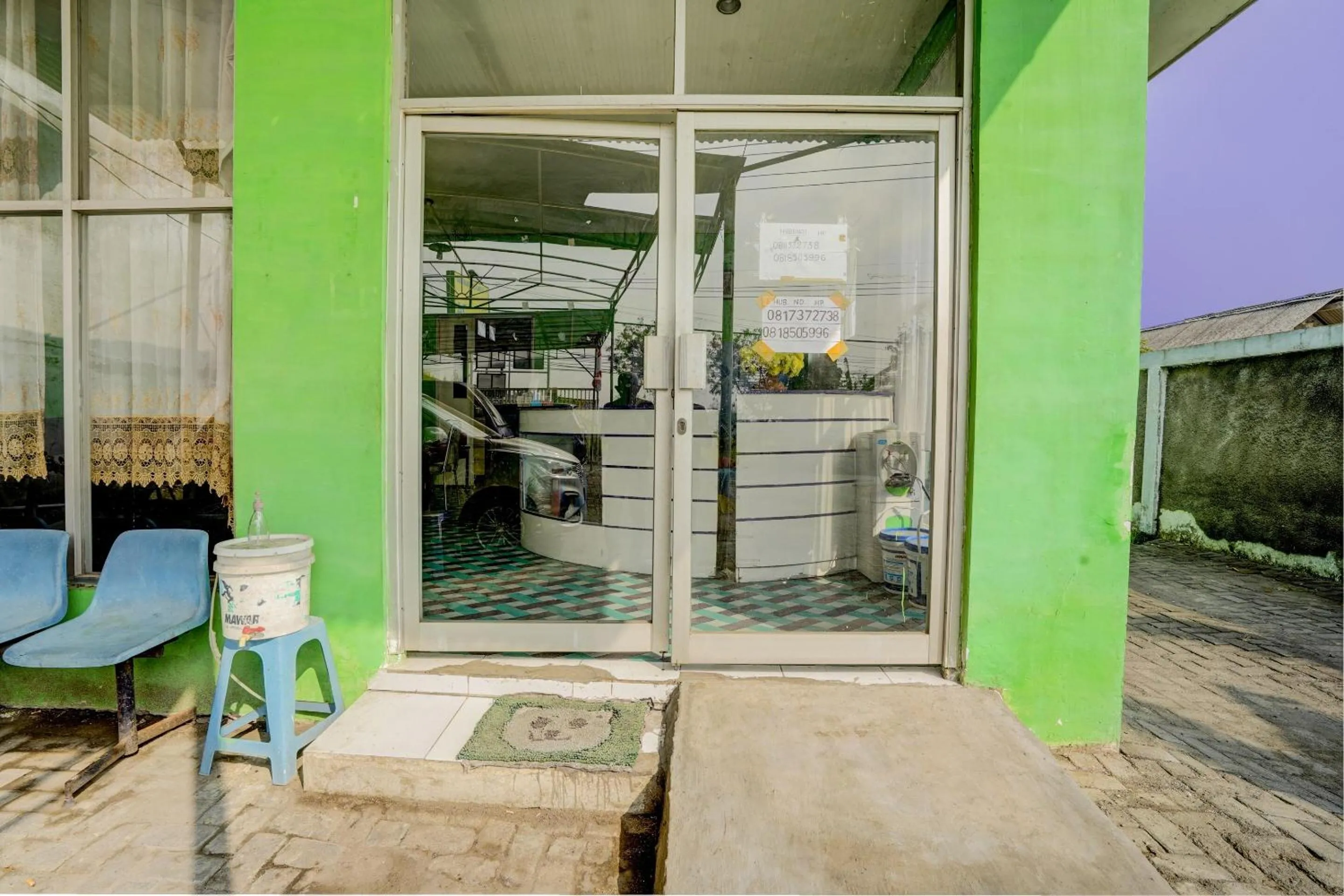 Facade/entrance in Hotel O Homestay Kedamean
