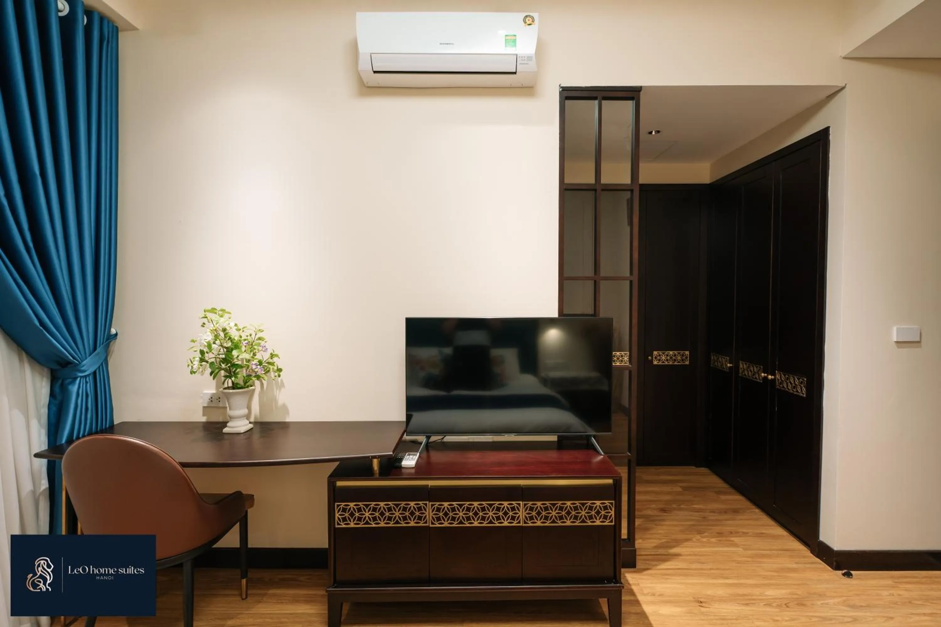 TV and multimedia in High-ser Apt w Greenview, Projector and 2BR incenter - So warmly and spacious