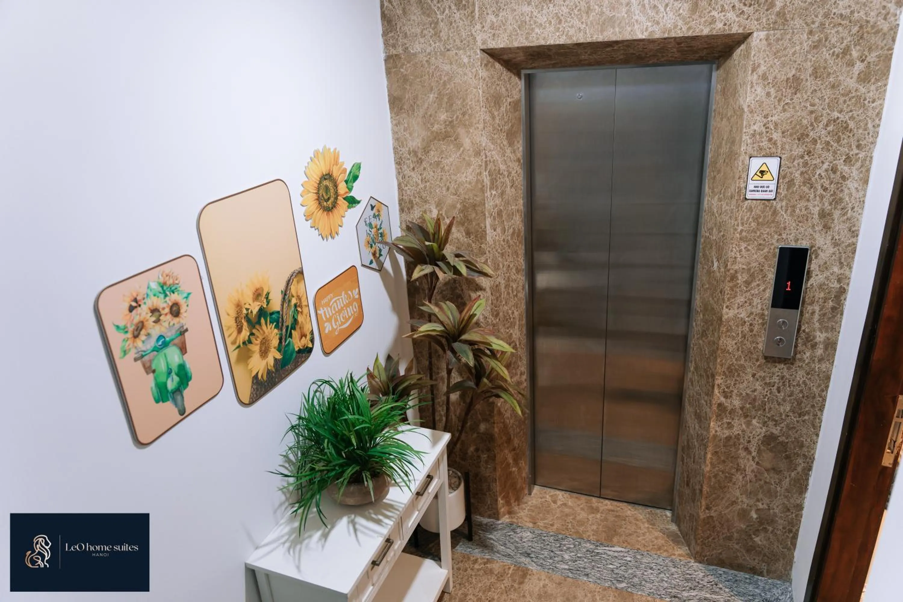 elevator in High-ser Apt w Greenview, Projector and 2BR incenter - So warmly and spacious