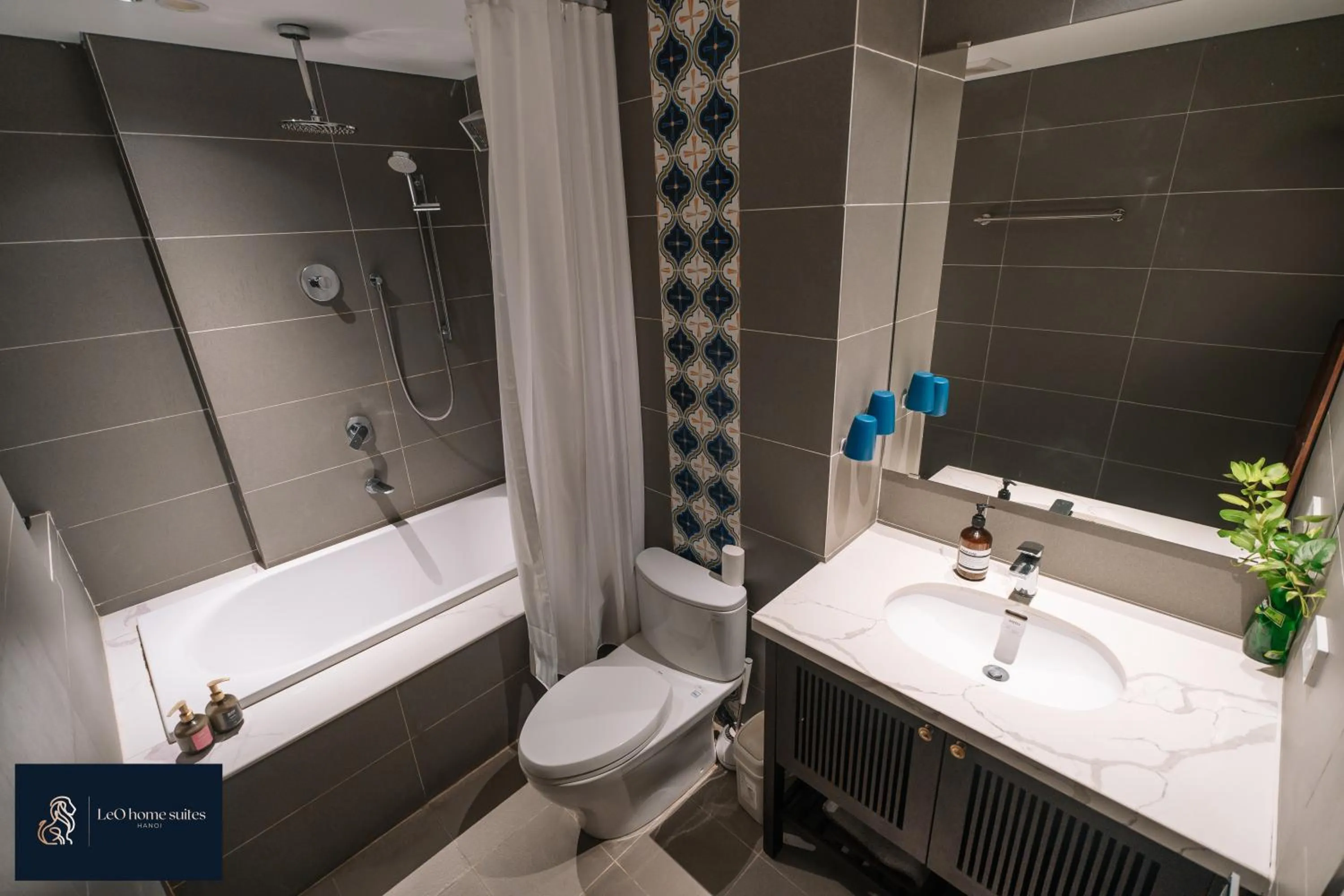 Shower in High-ser Apt w Greenview, Projector and 2BR incenter - So warmly and spacious