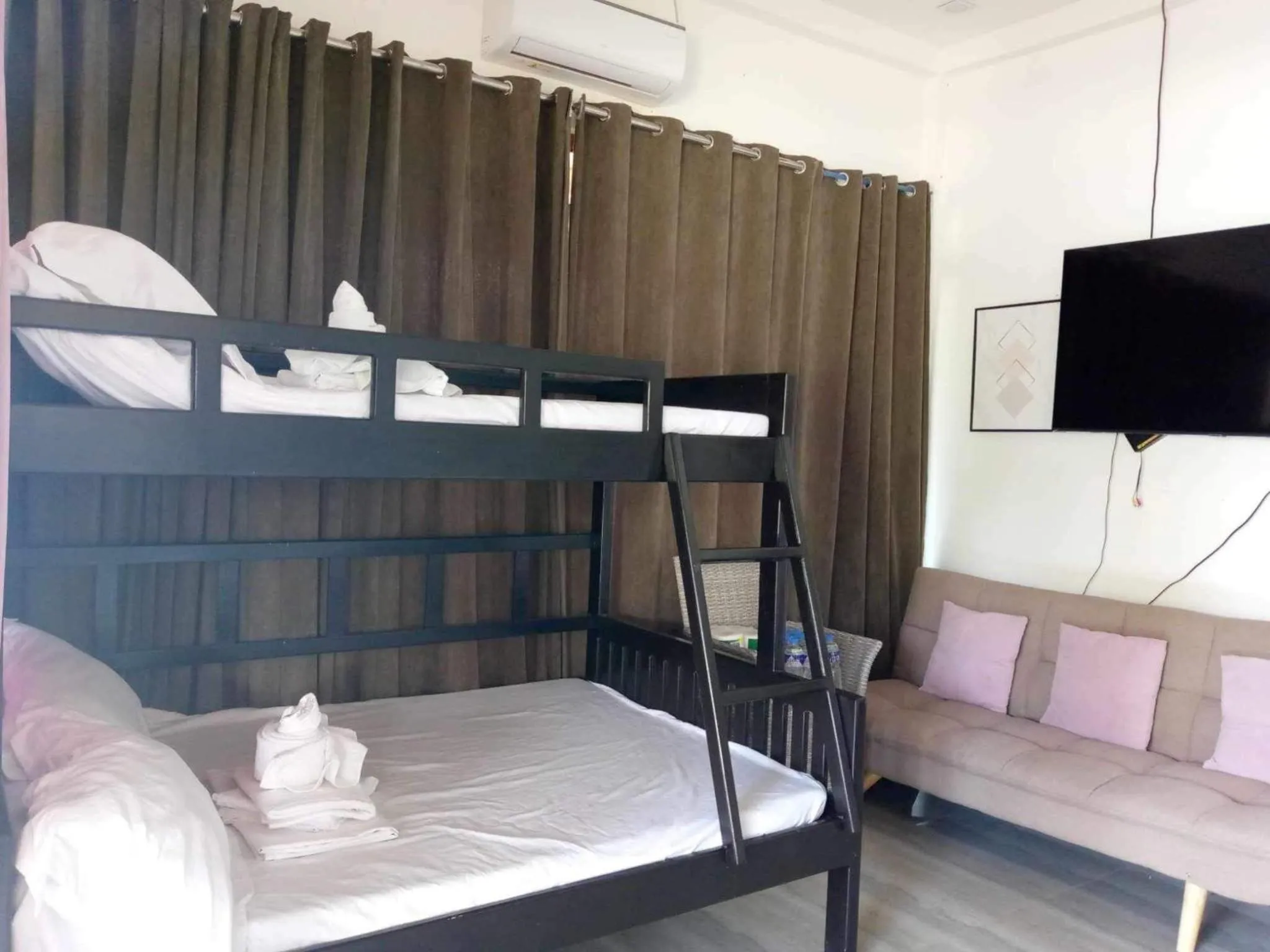 bunk bed, Bed in Villa Royal Palawan