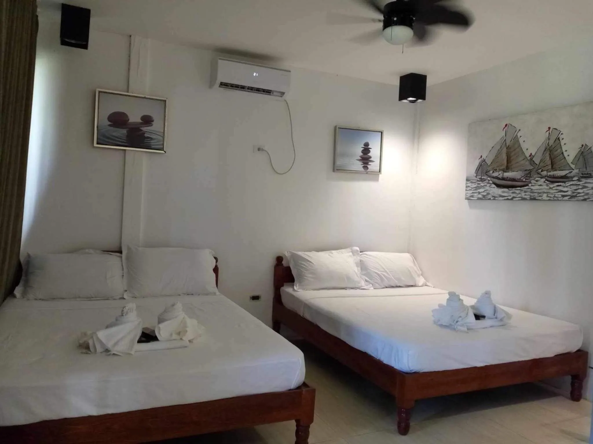 Bed in Villa Royal Palawan