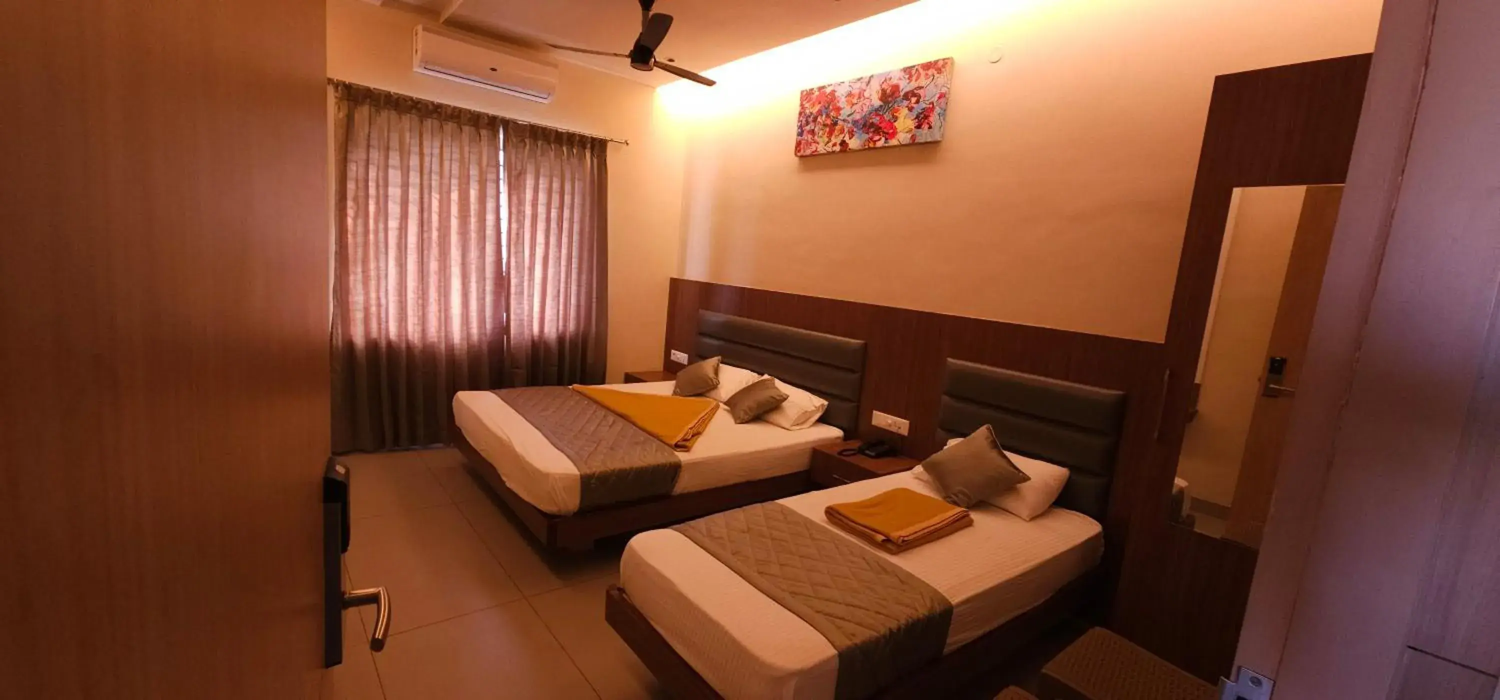 Photo of the whole room, Bed in ELITE RESIDENCY Photo of the whole room, Bed in ELITE RESIDENCY