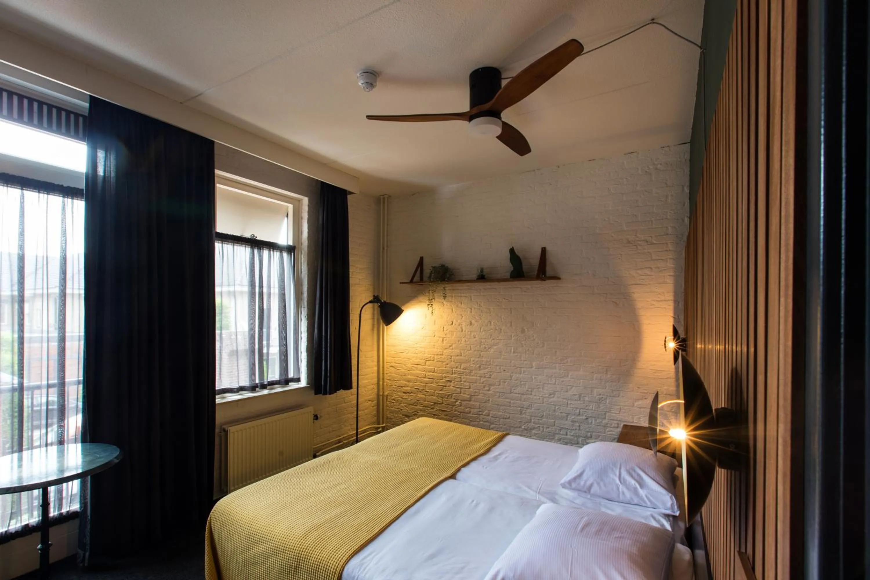 Bed in Hotel Café Restaurant De Posthoorn