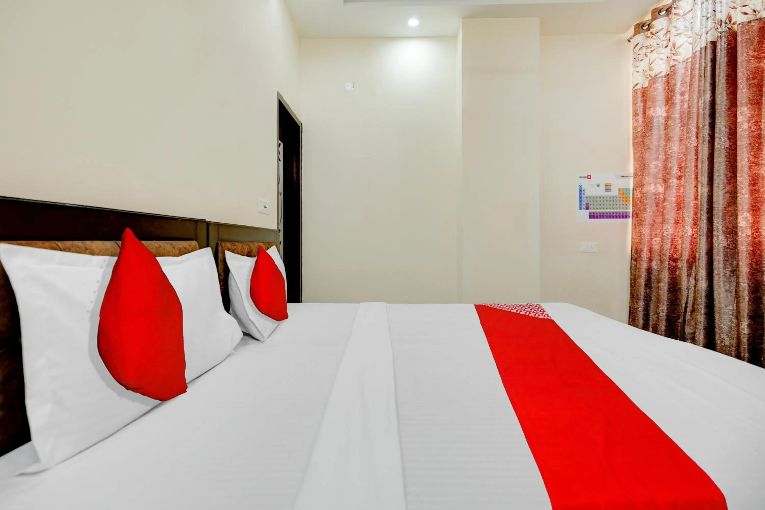 Bedroom, Bed in Flagship Hotel Classic