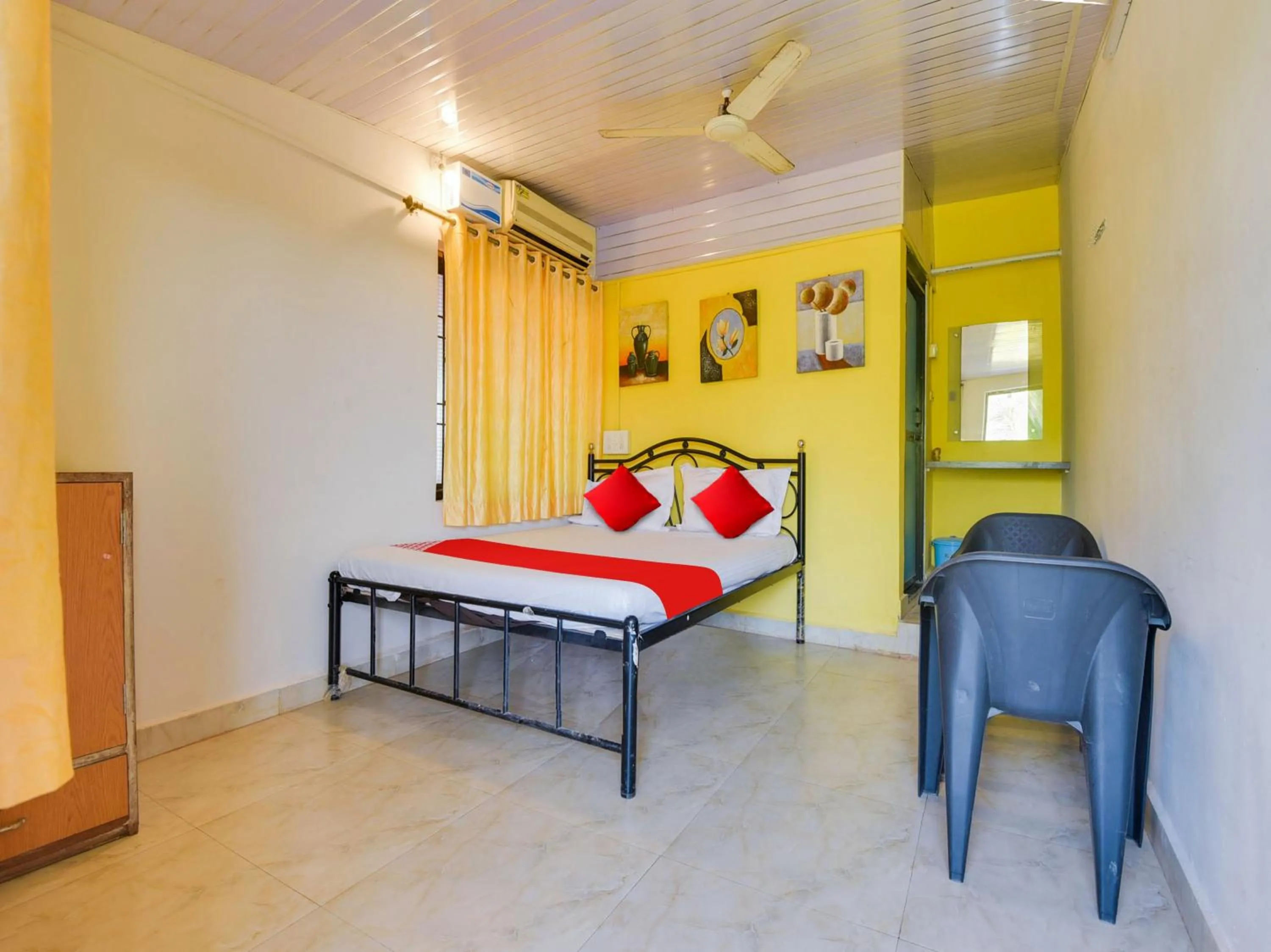 Bedroom, Bed in Hotel O Madan Motels