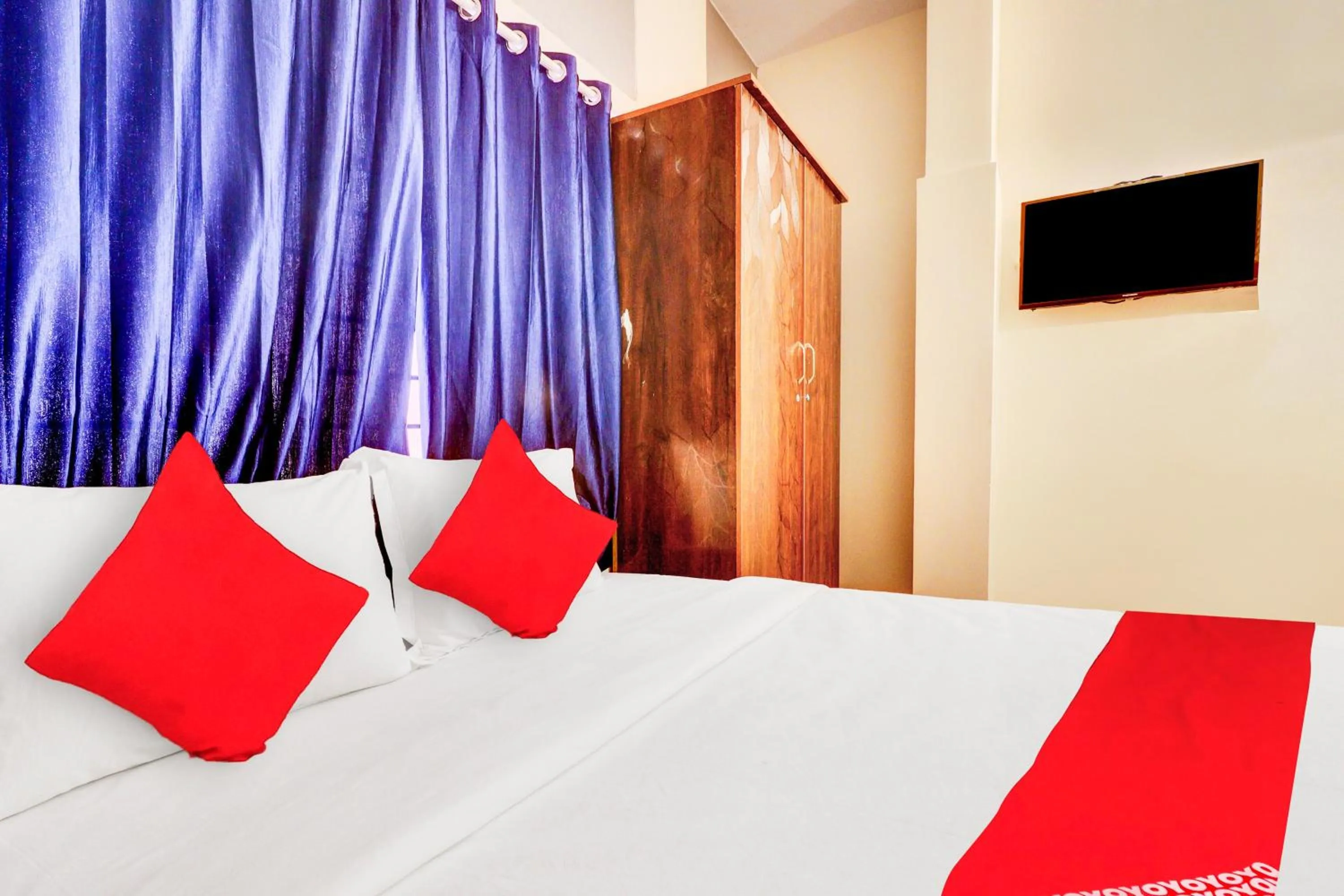 Bedroom, Bed in Hotel O IRA Comforts