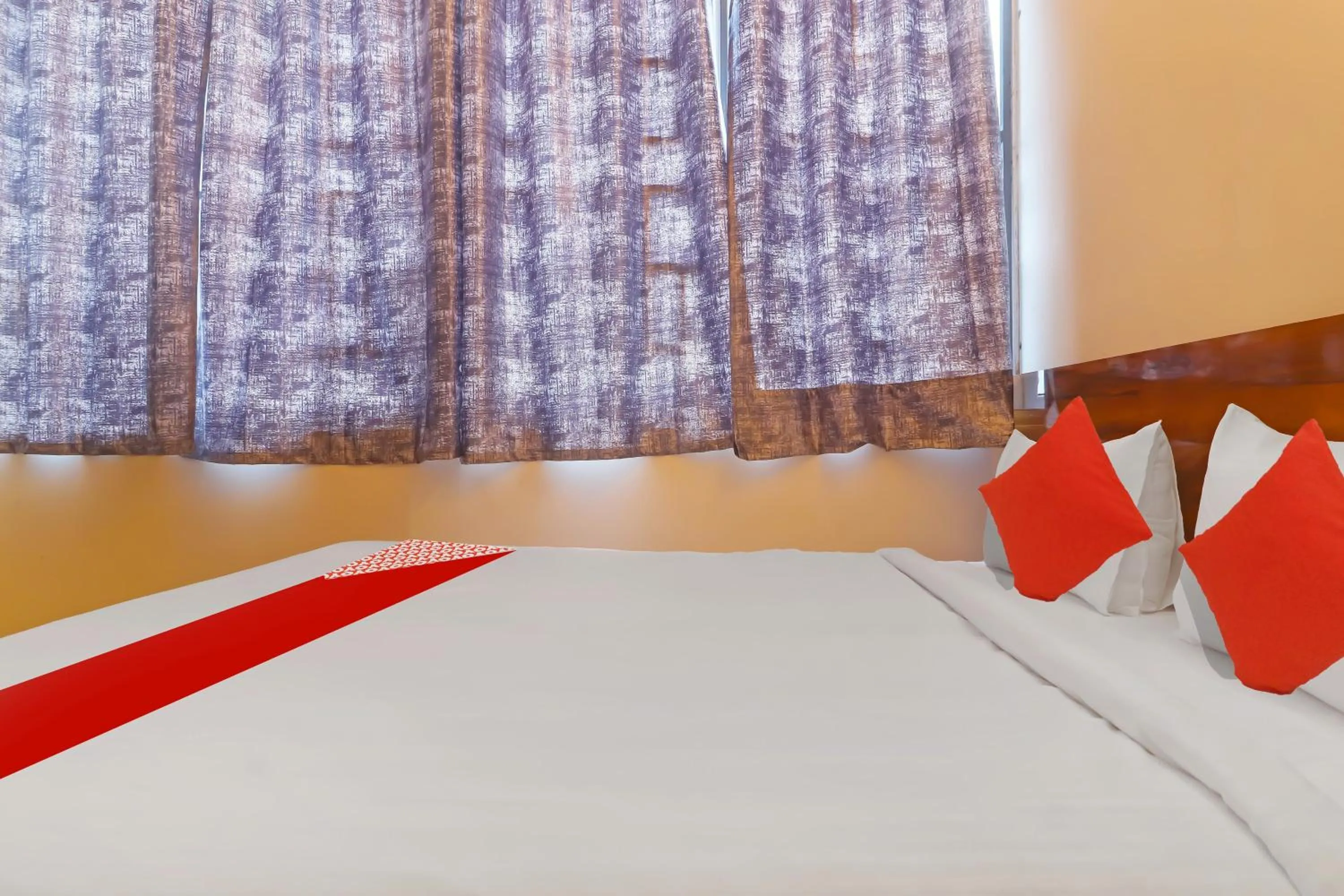 Bedroom, Bed in Hotel O Ragas Inn