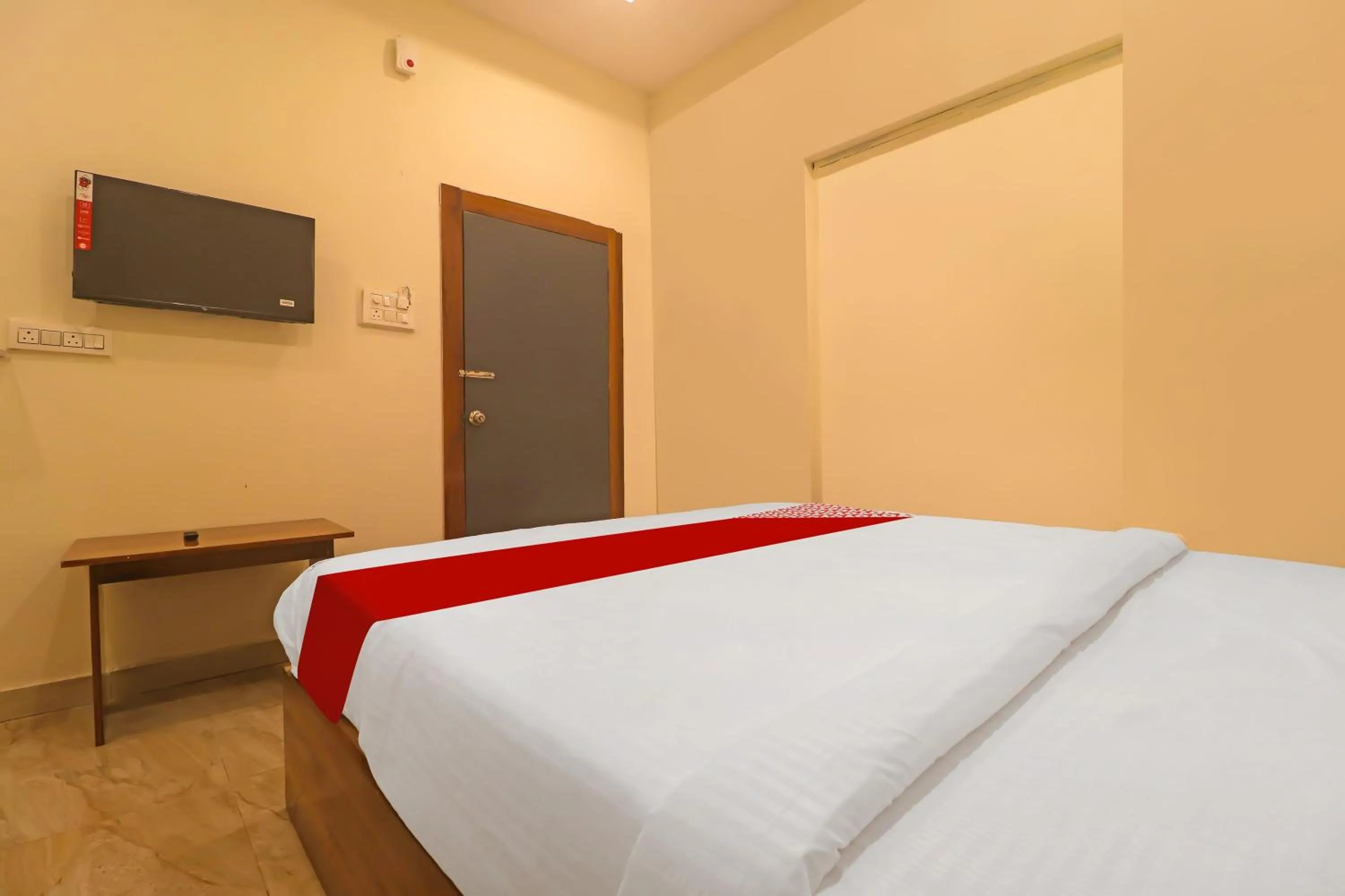 Bedroom, Bed in Hotel O Ragas Inn