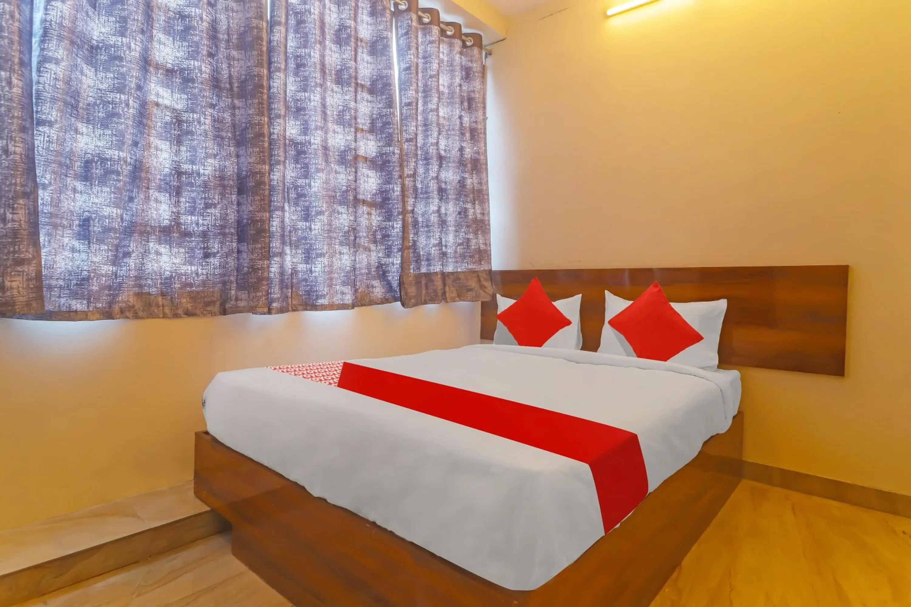 Bedroom, Bed in Hotel O Ragas Inn