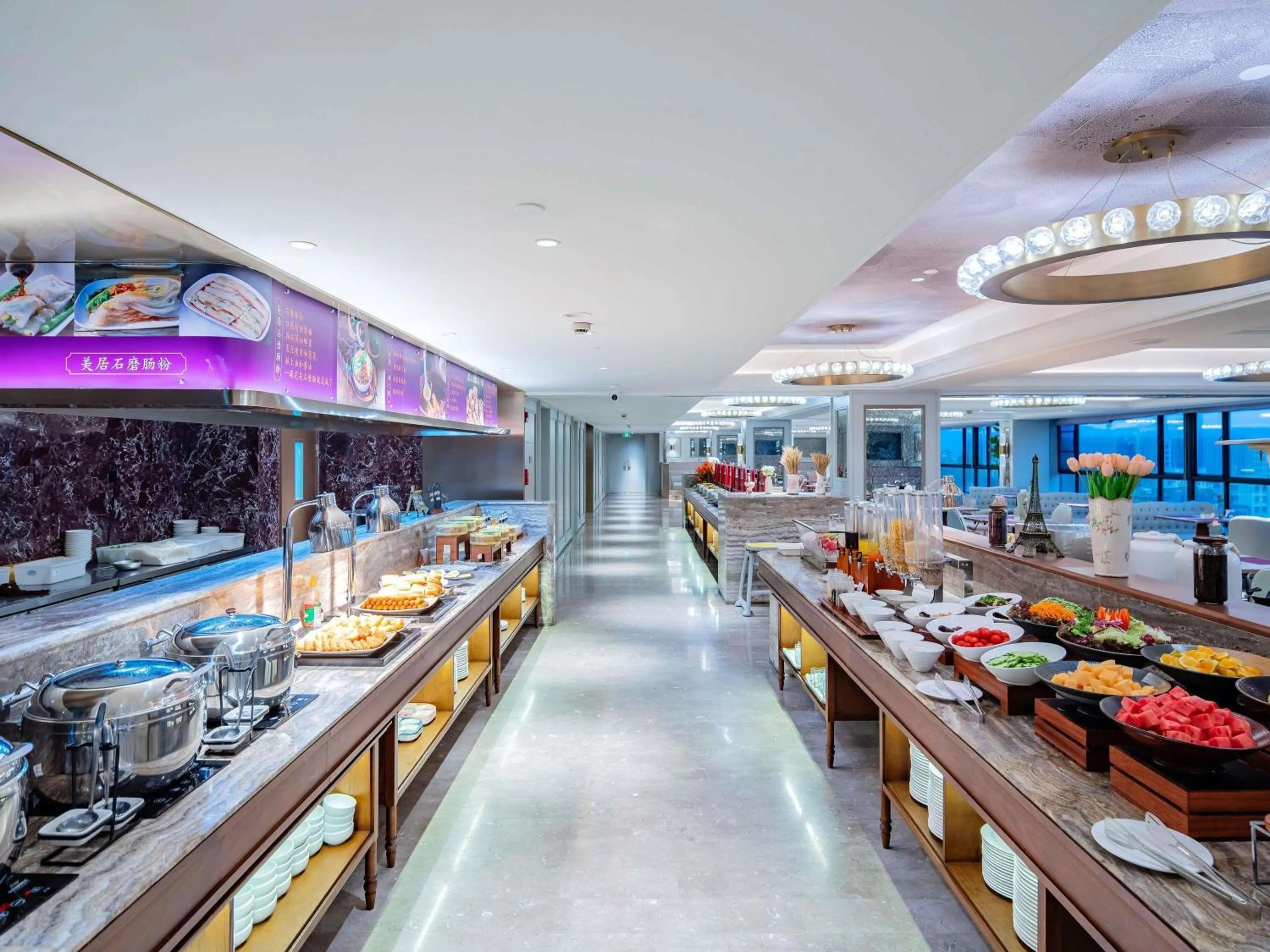 Restaurant/places to eat in Mercure Guangzhou Baiyun International Airport - Airport Free Shuttle Bus