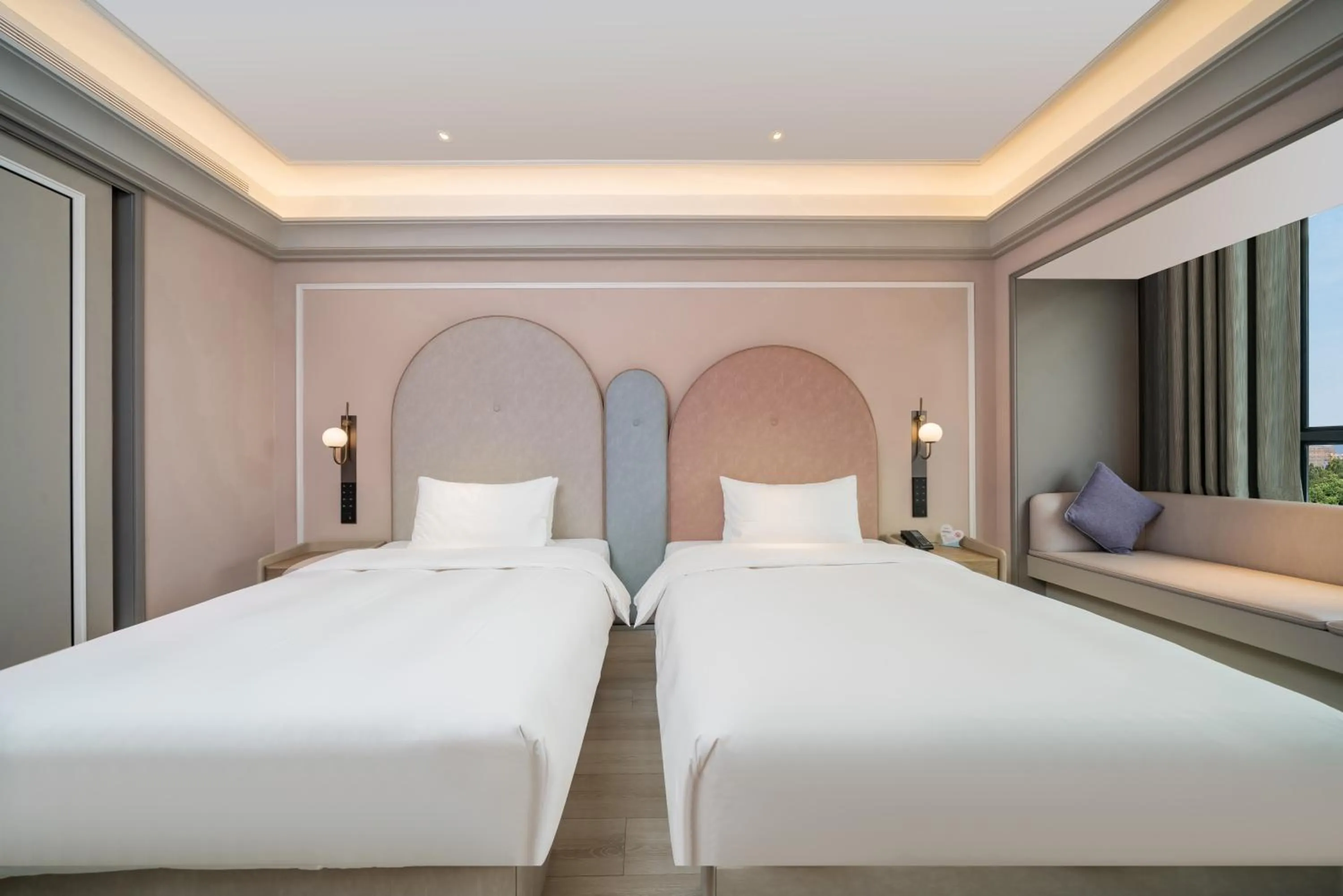 Bedroom, Bed in Mercure Guangzhou Baiyun International Airport - Airport Free Shuttle Bus