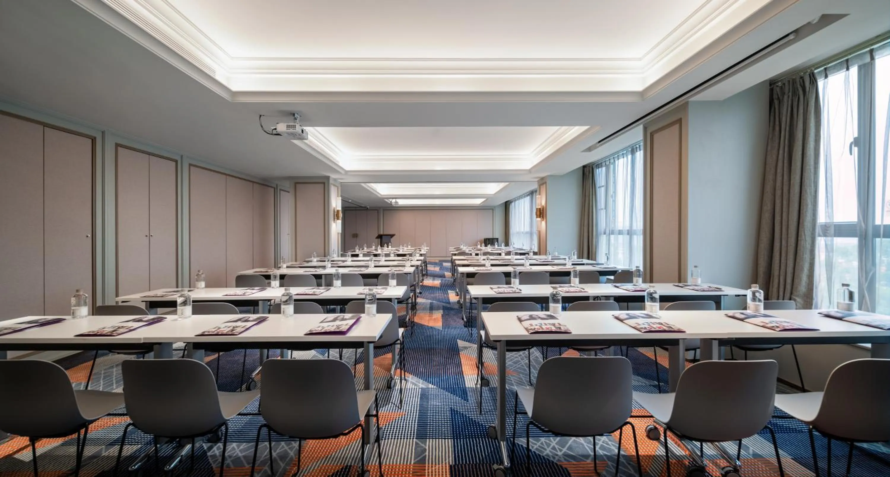 Seating area in Mercure Guangzhou Baiyun International Airport - Airport Free Shuttle Bus