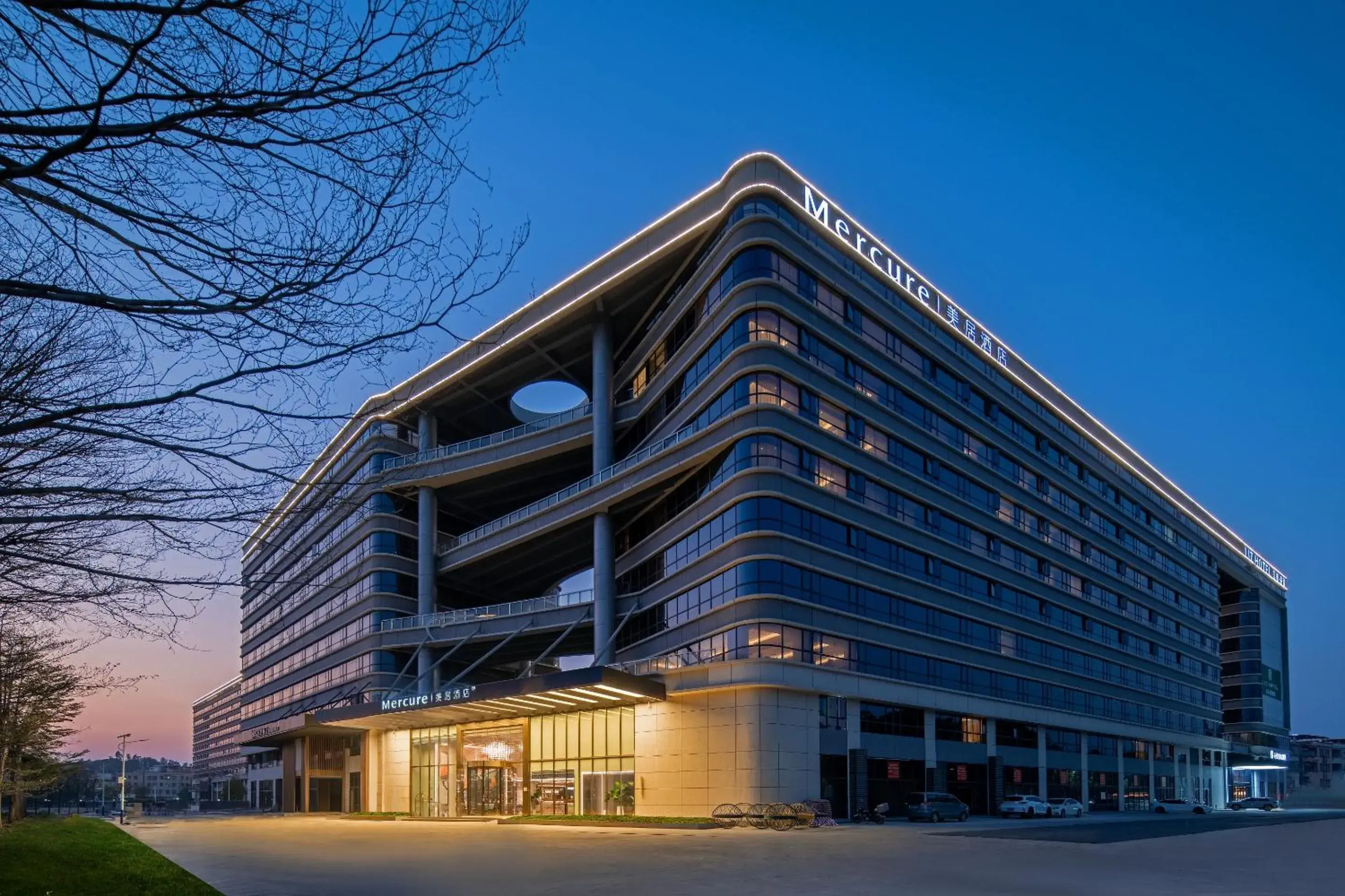 Mercure Guangzhou Baiyun International Airport - Airport Free Shuttle Bus Mercure Guangzhou Baiyun International Airport - Airport Free Shuttle Bus