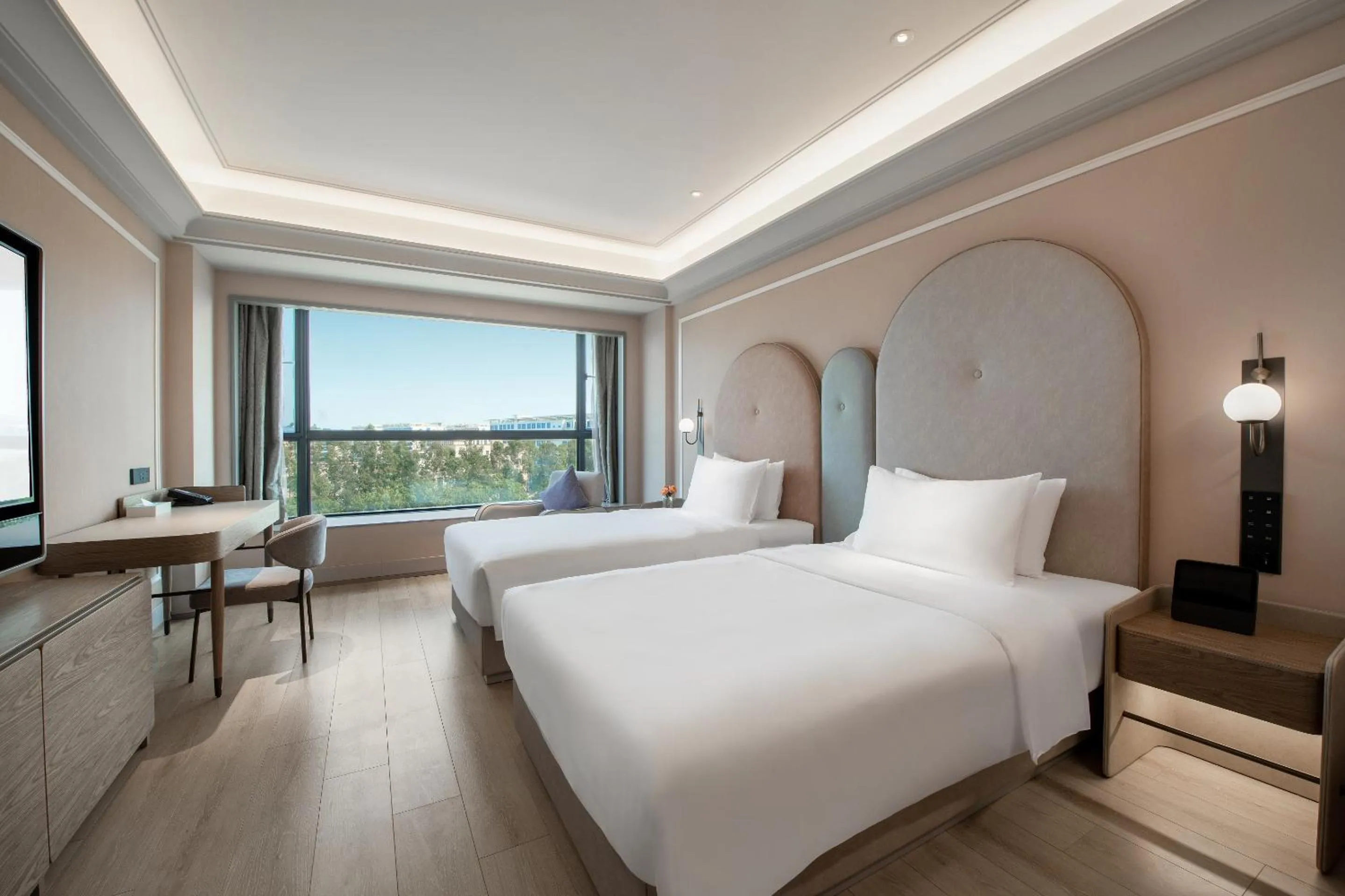 Bed in Mercure Guangzhou Baiyun International Airport - Airport Free Shuttle Bus