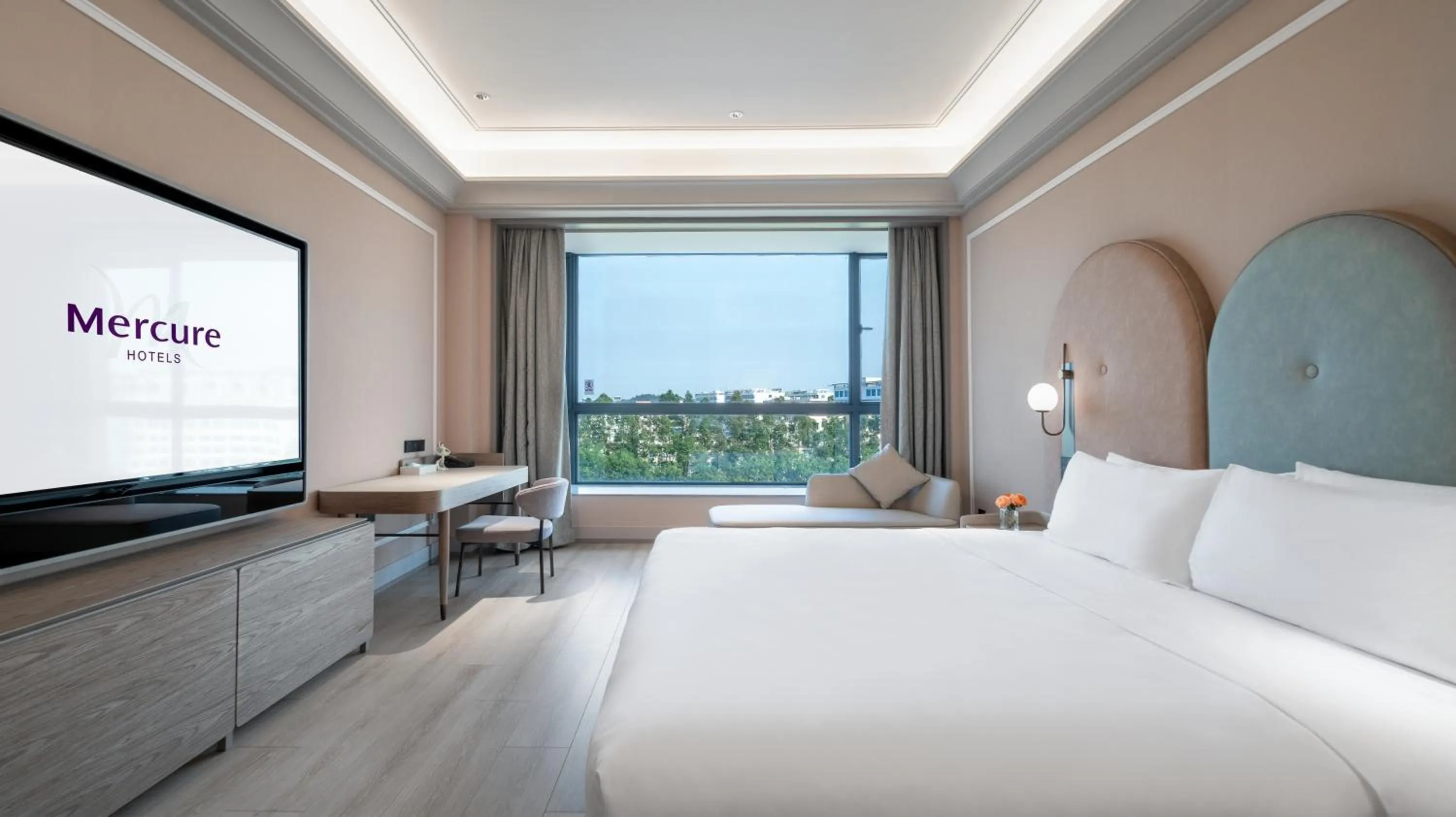 View (from property/room), Bed in Mercure Guangzhou Baiyun International Airport - Airport Free Shuttle Bus