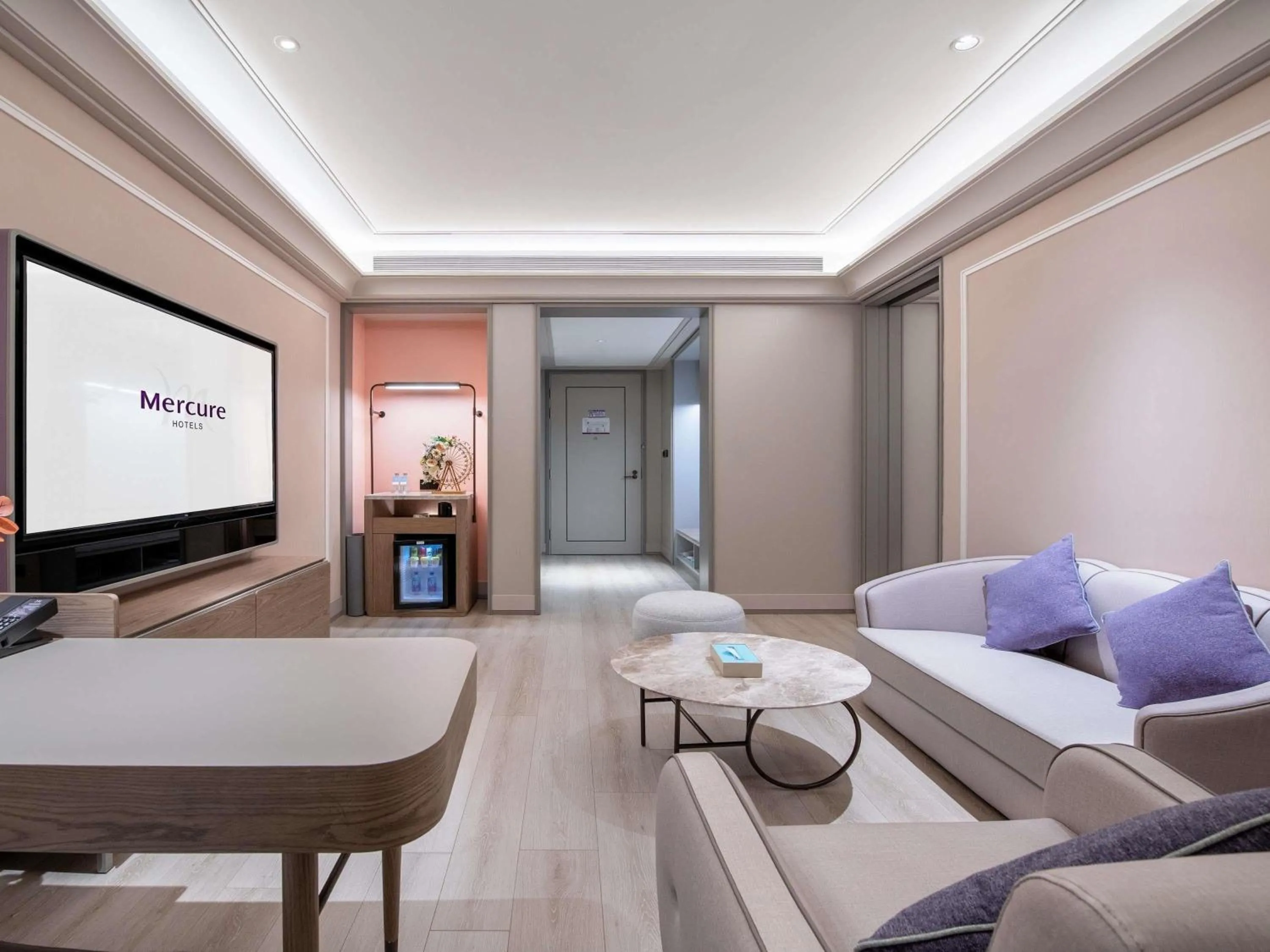 Photo of the whole room in Mercure Guangzhou Baiyun International Airport - Airport Free Shuttle Bus