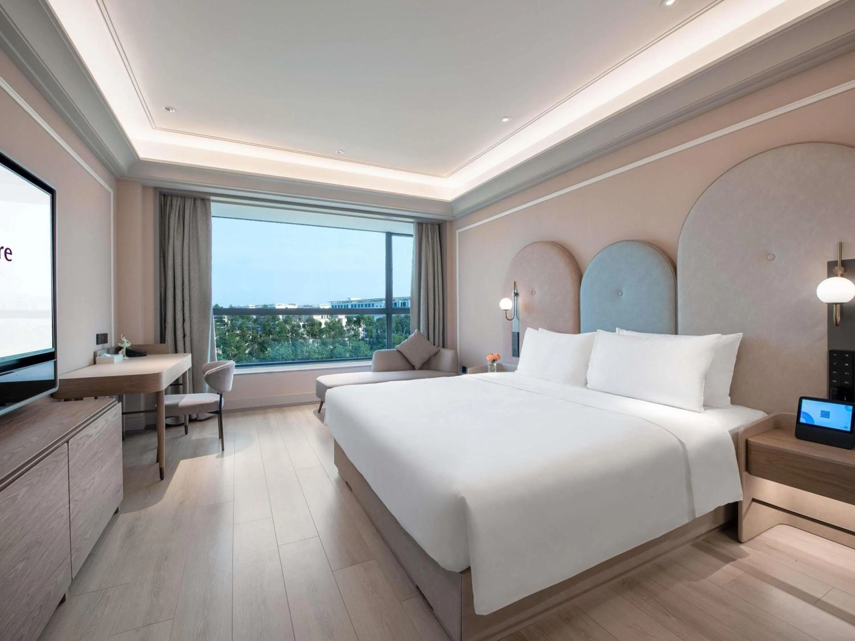 Bedroom, Bed in Mercure Guangzhou Baiyun International Airport - Airport Free Shuttle Bus