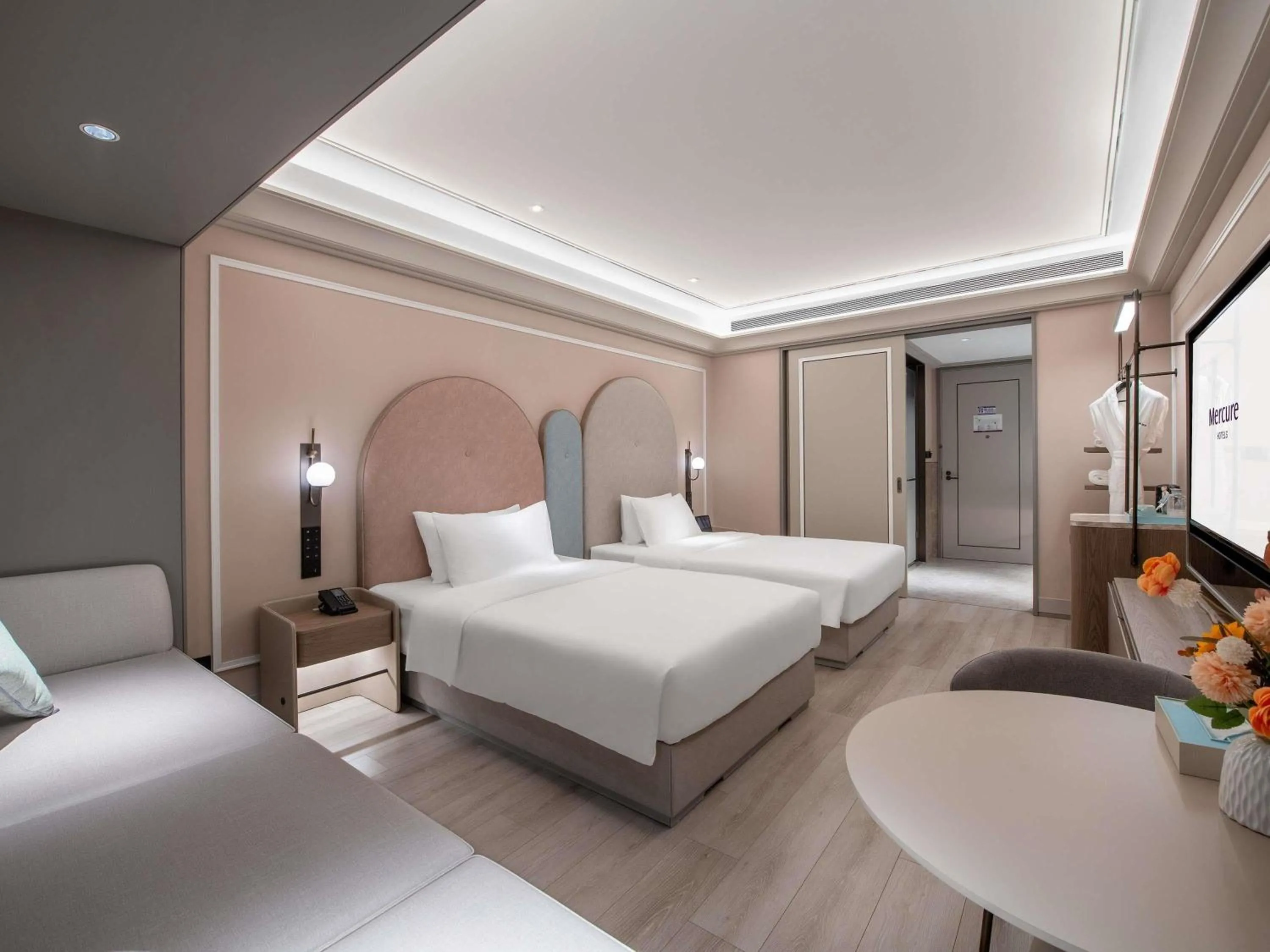 Bedroom, Bed in Mercure Guangzhou Baiyun International Airport - Airport Free Shuttle Bus