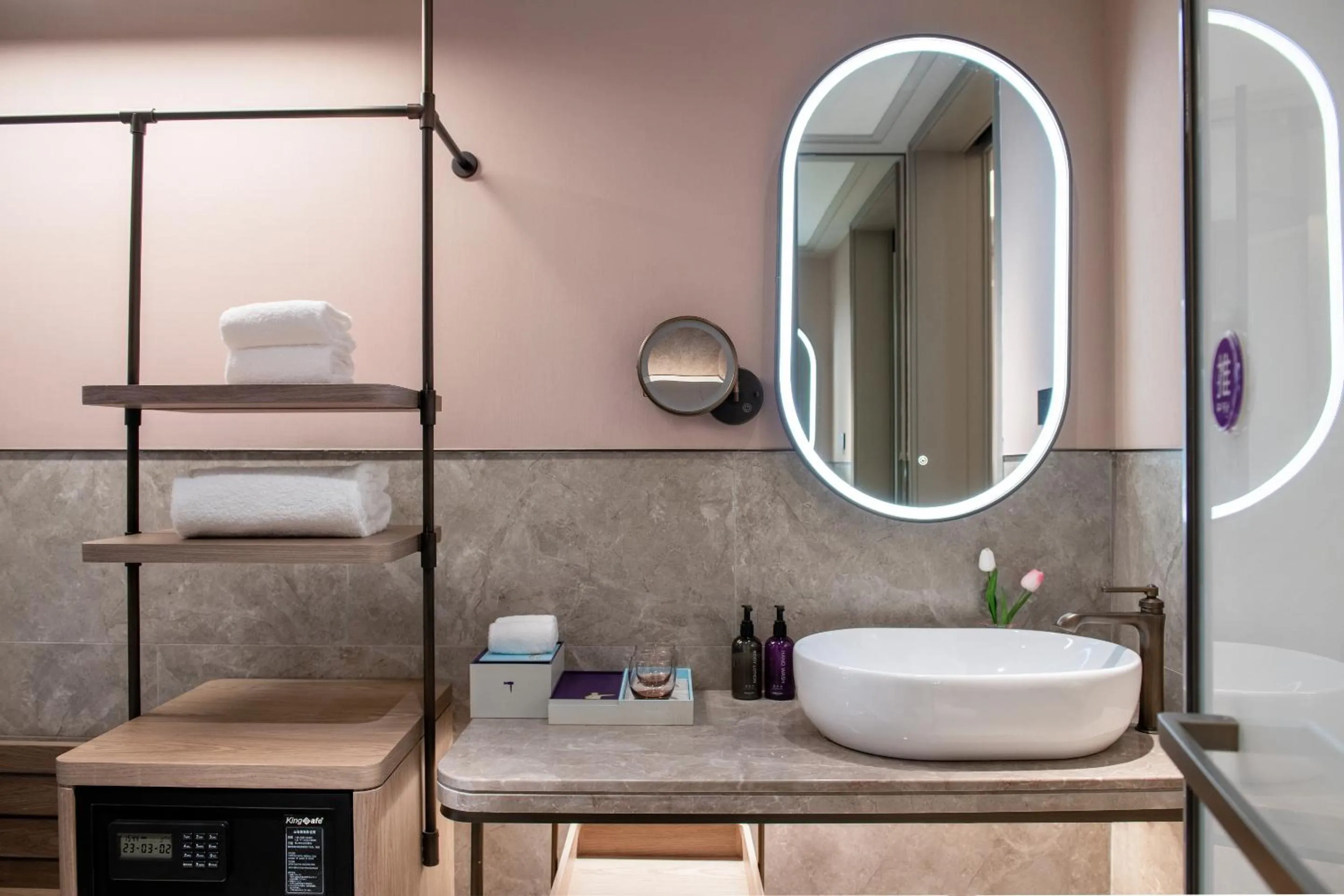 towels in Mercure Guangzhou Baiyun International Airport - Airport Free Shuttle Bus