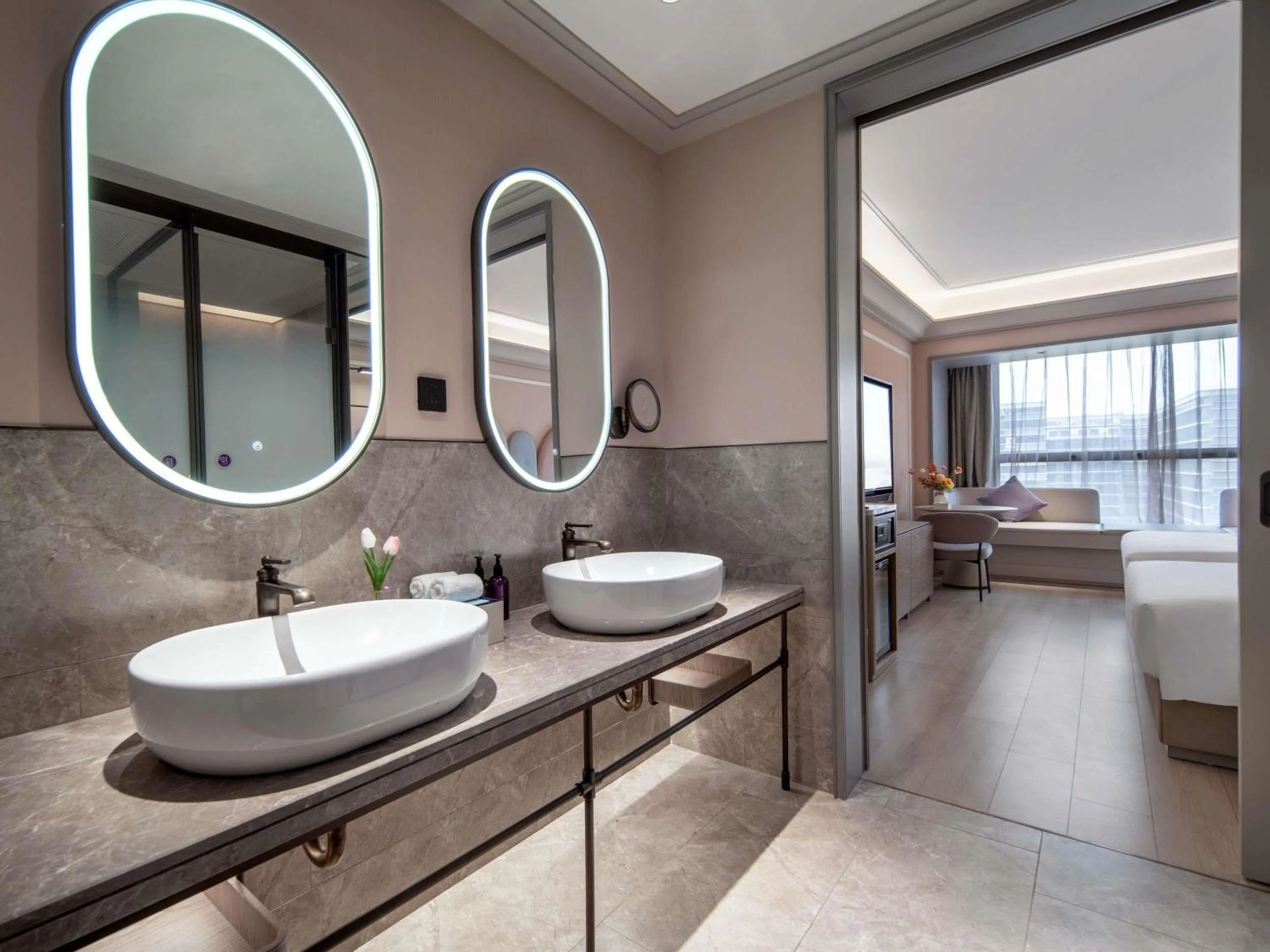 Bedroom, Bed in Mercure Guangzhou Baiyun International Airport - Airport Free Shuttle Bus