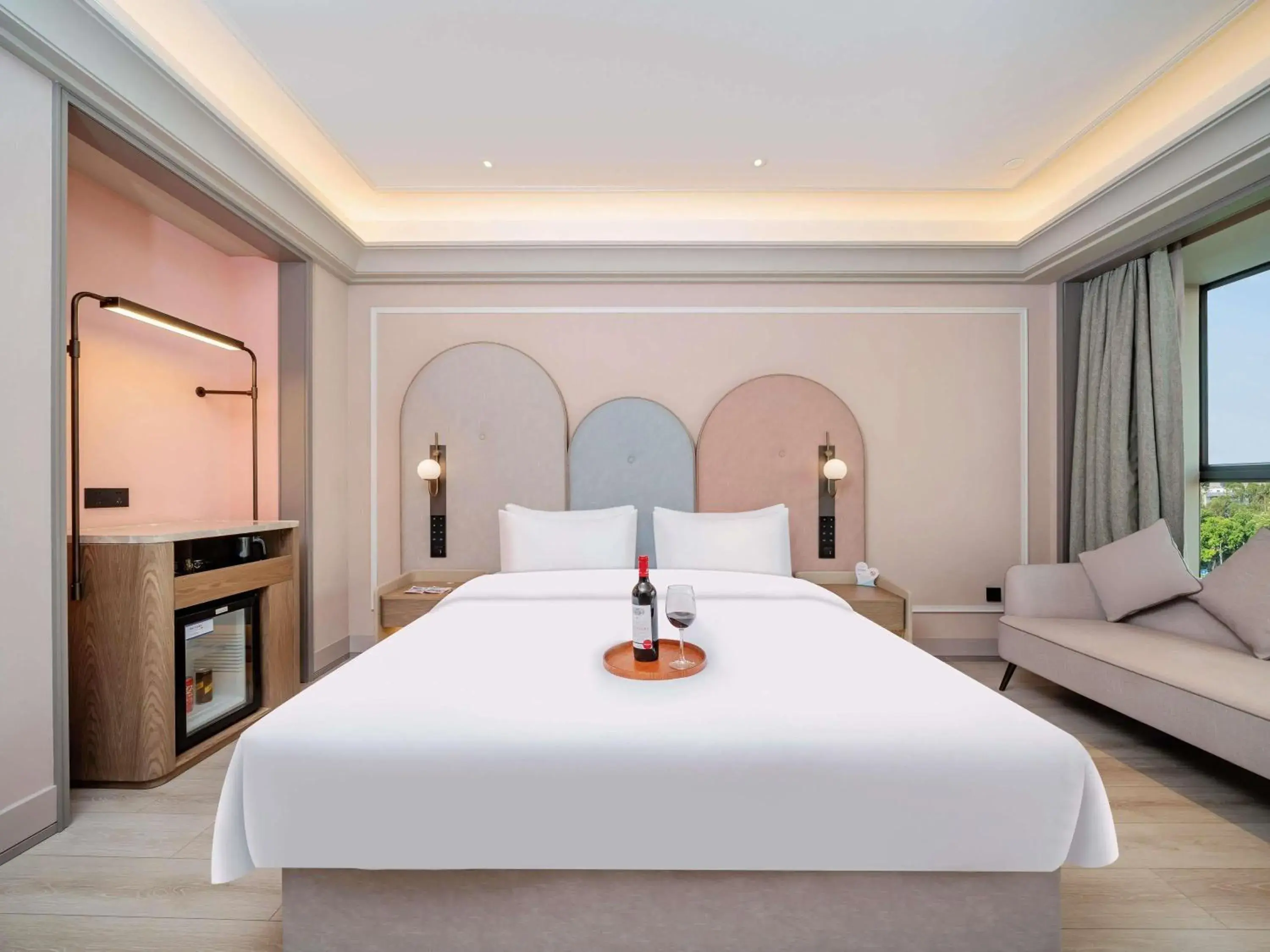 Deluxe King Room in Mercure Guangzhou Baiyun International Airport - Airport Free Shuttle Bus Deluxe King Room in Mercure Guangzhou Baiyun International Airport - Airport Free Shuttle Bus