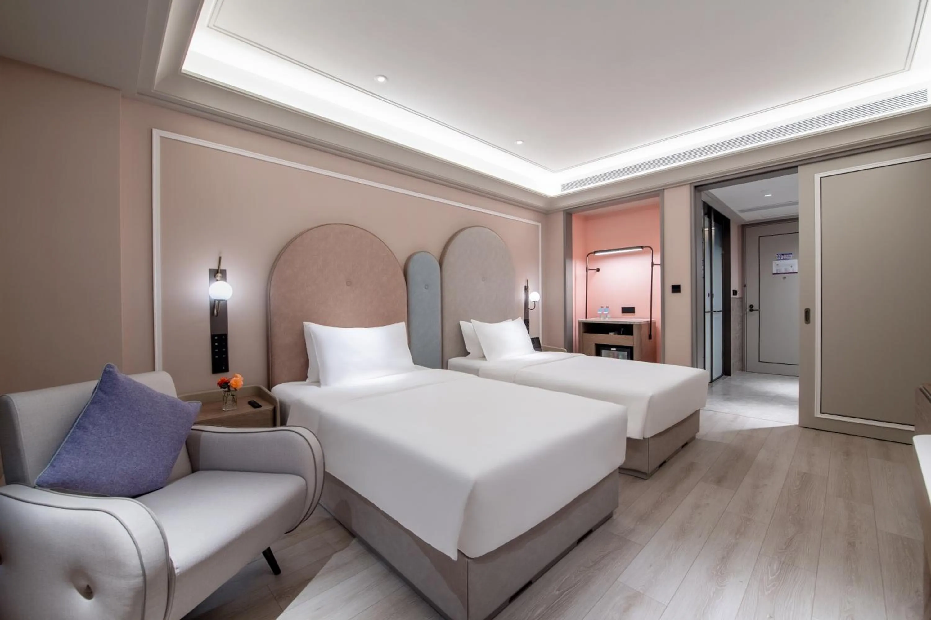 Bedroom, Bed in Mercure Guangzhou Baiyun International Airport - Airport Free Shuttle Bus