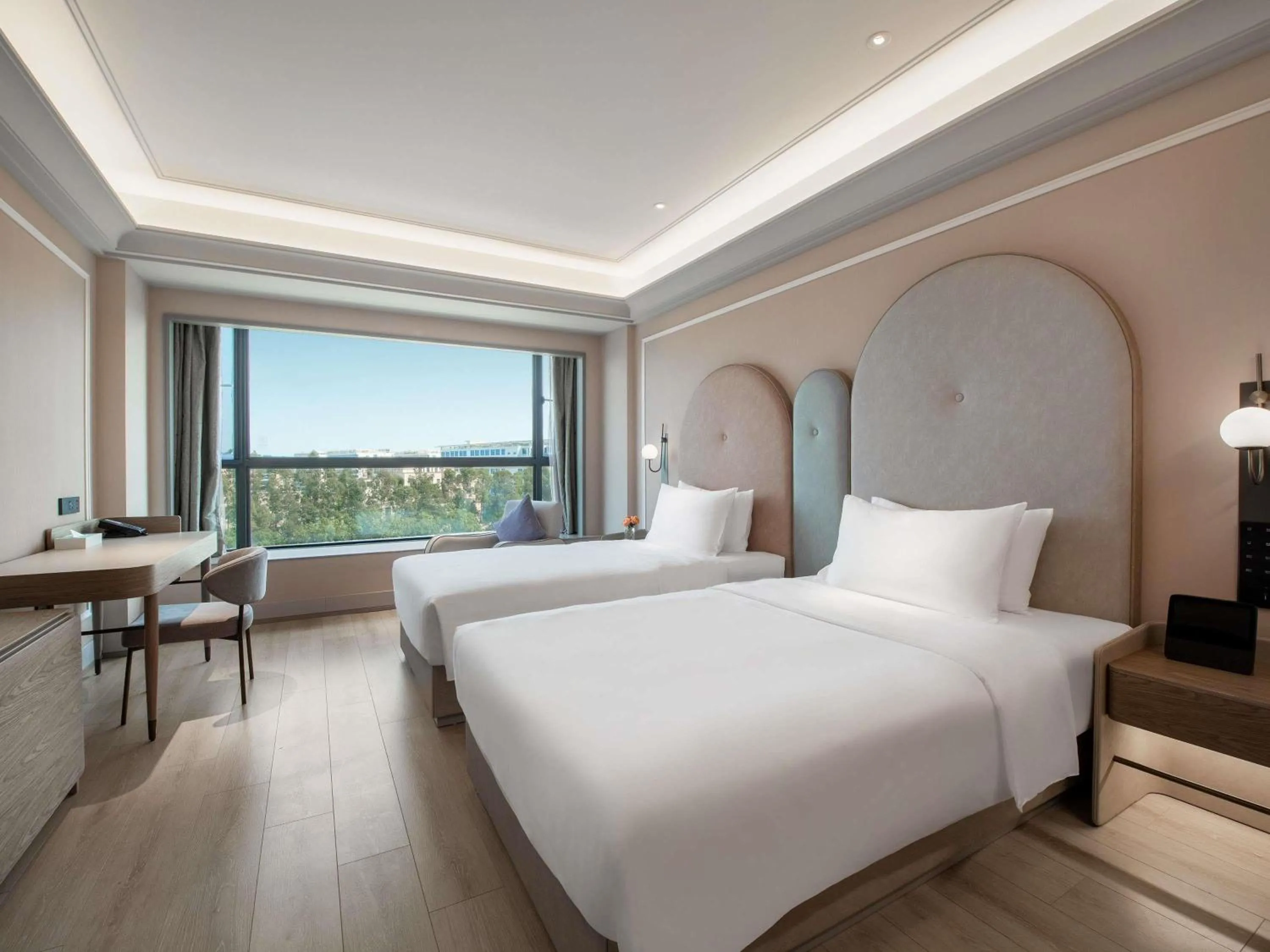 Bedroom, Bed in Mercure Guangzhou Baiyun International Airport - Airport Free Shuttle Bus