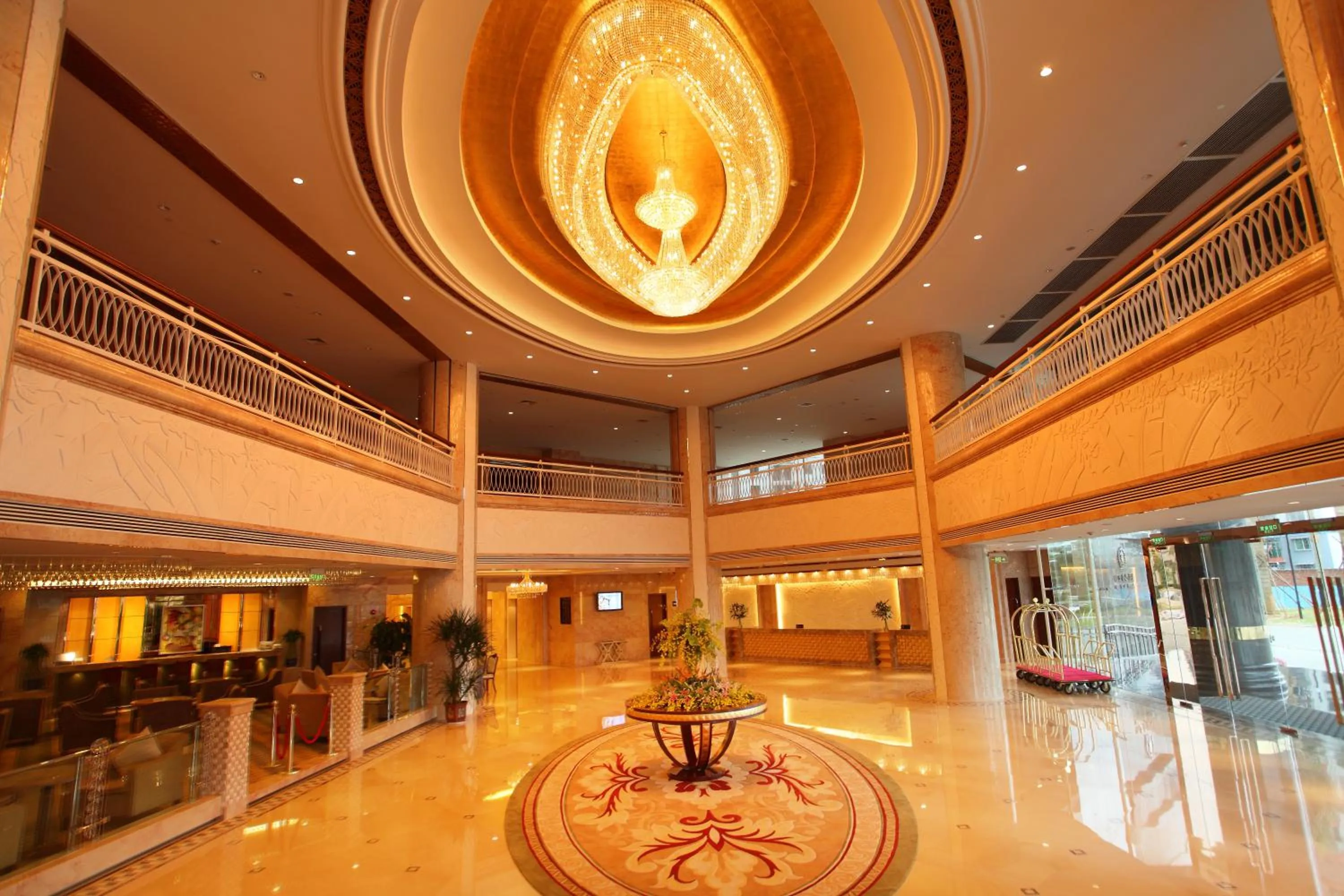 Lobby or reception in Haikou Mingguang Shengyi Hotel