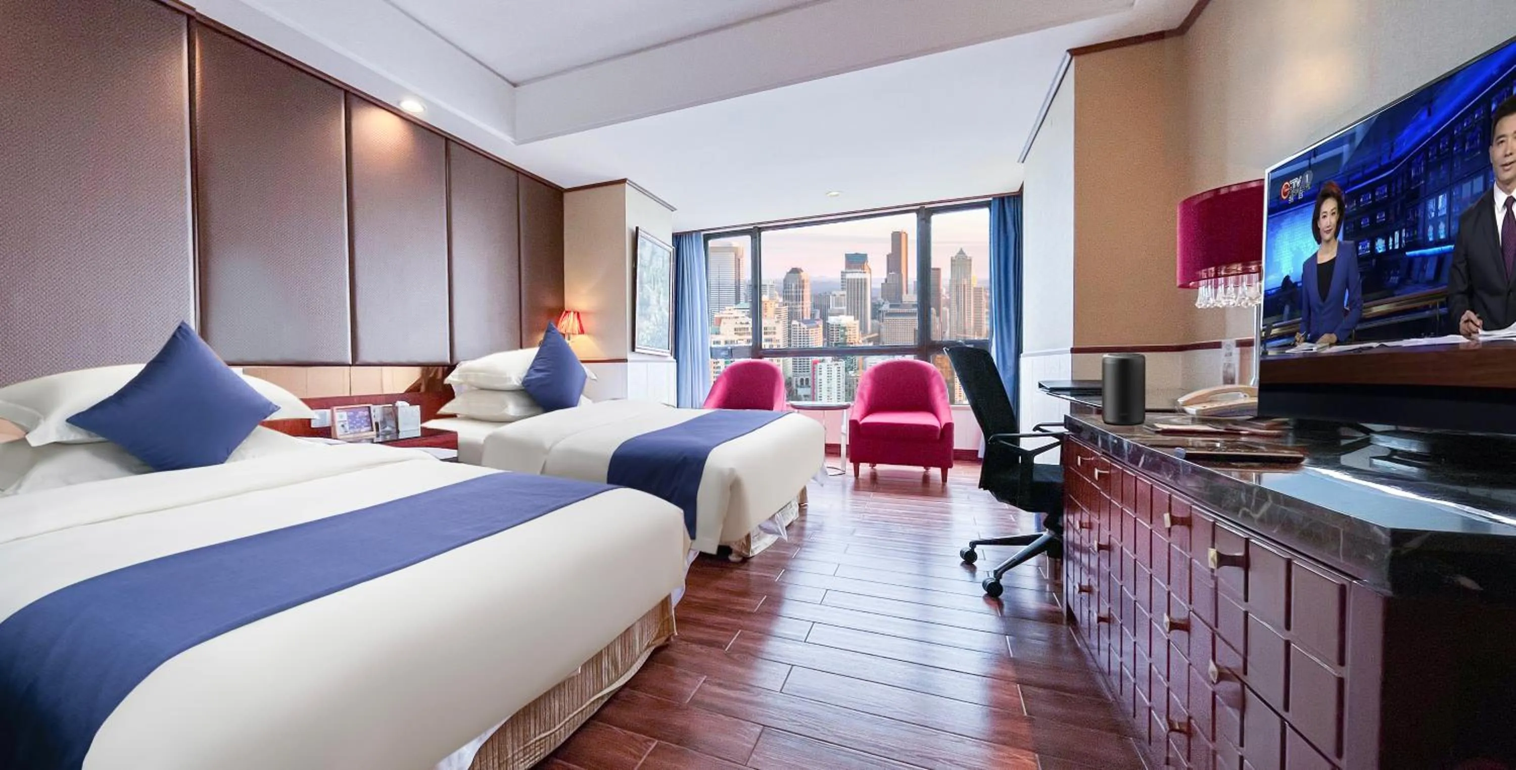 Photo of the whole room, Bed in Haikou Mingguang Shengyi Hotel