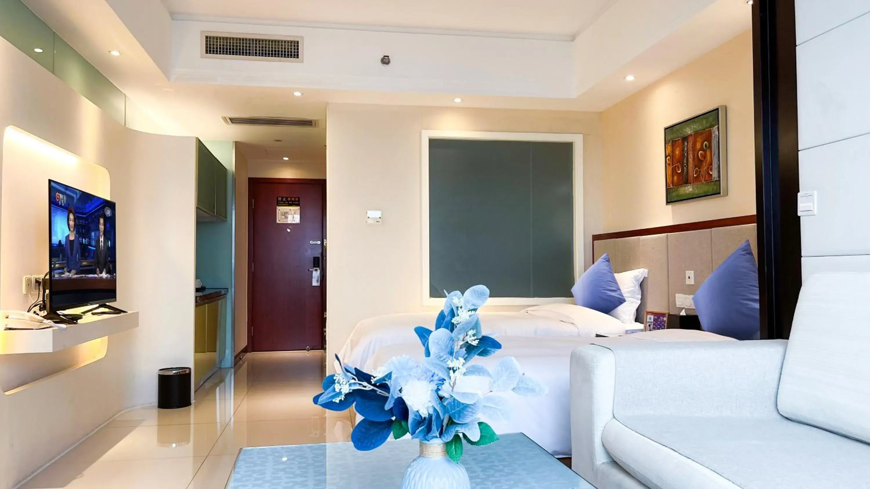 Photo of the whole room, Bed in Haikou Mingguang Shengyi Hotel (Previous Mingguang International Hotel) Photo of the whole room, Bed in Haikou Mingguang Shengyi Hotel (Previous Mingguang International Hotel)