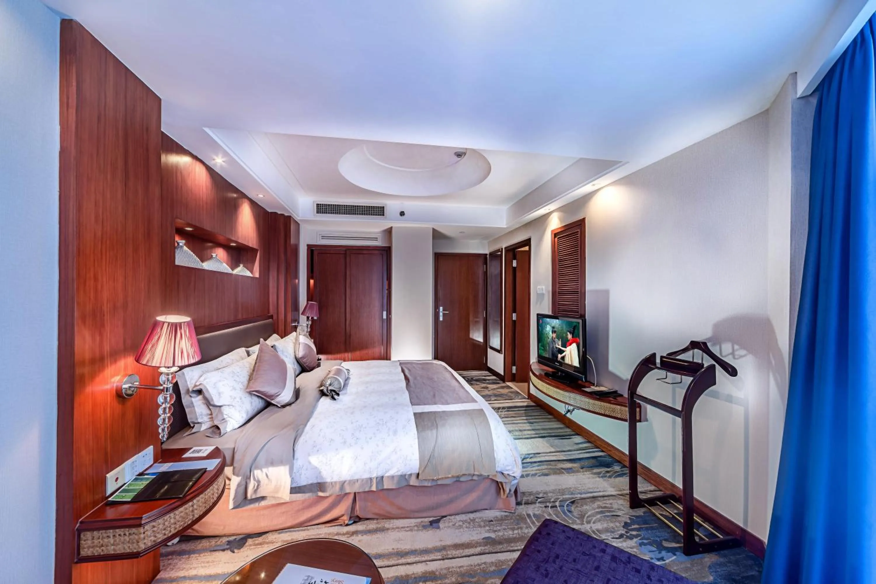 Photo of the whole room, Bed in Haikou Mingguang Shengyi Hotel