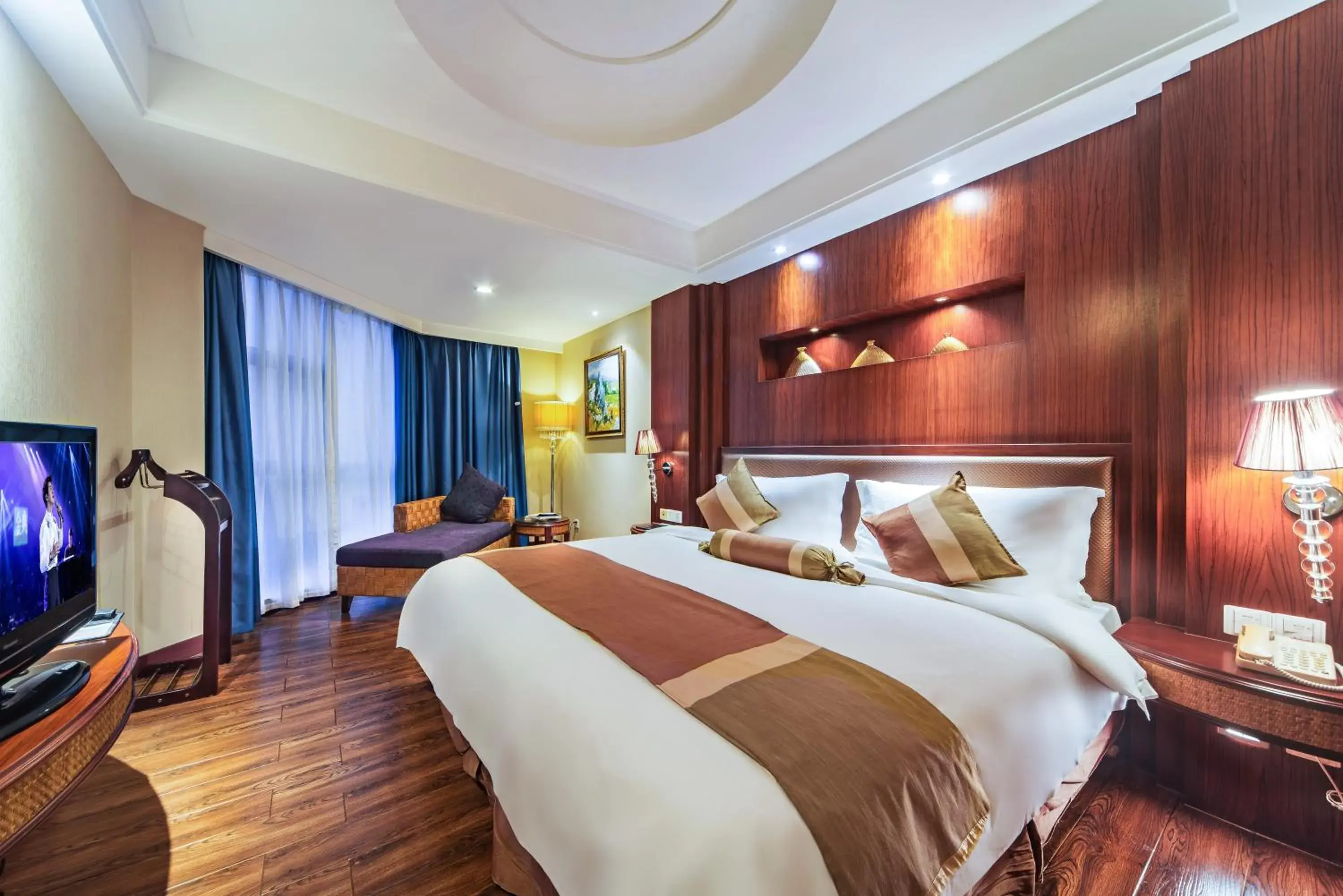 Bedroom, Bed in Haikou Mingguang Shengyi Hotel (Previous Mingguang International Hotel) Bedroom, Bed in Haikou Mingguang Shengyi Hotel (Previous Mingguang International Hotel)
