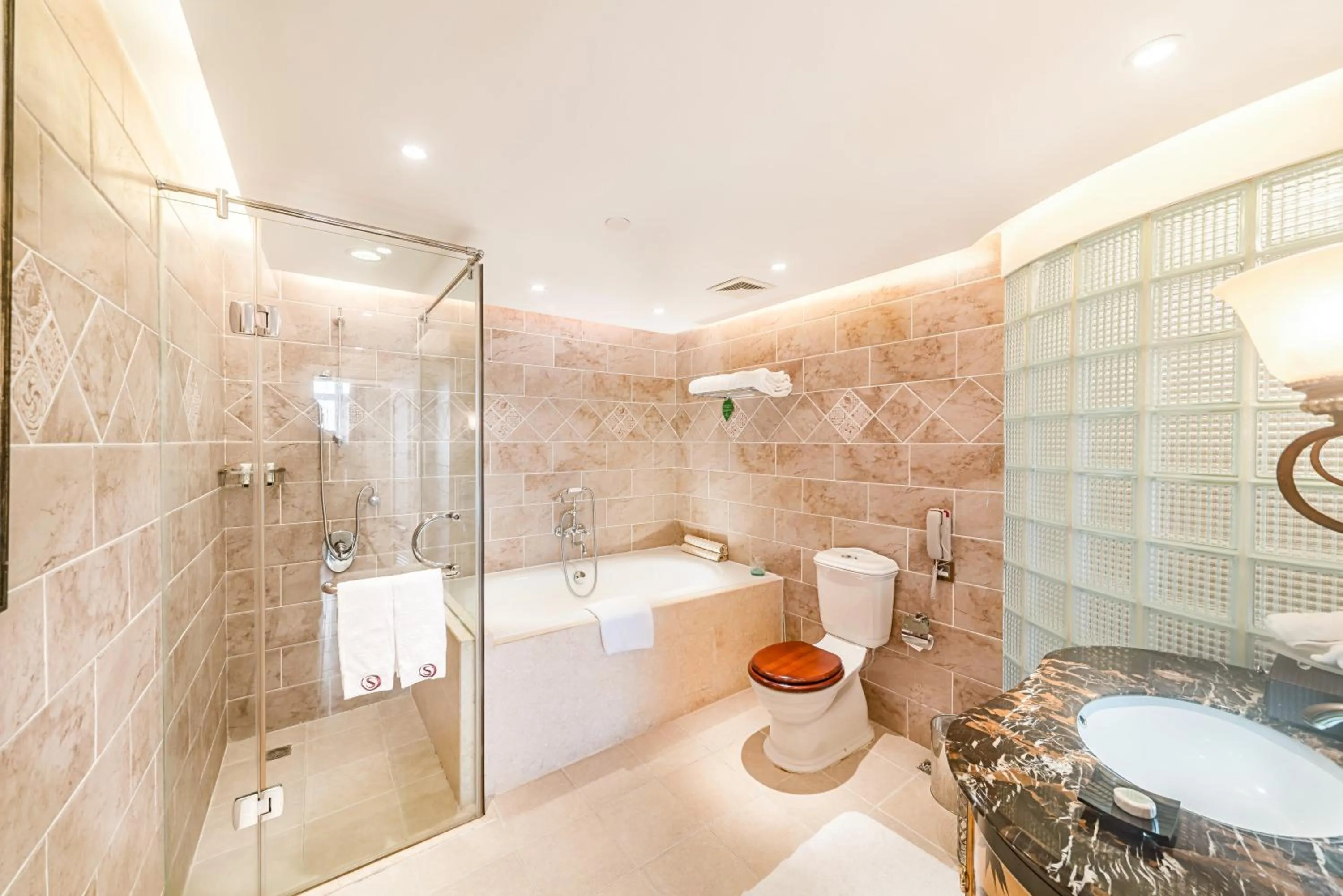 Shower in Haikou Mingguang Shengyi Hotel