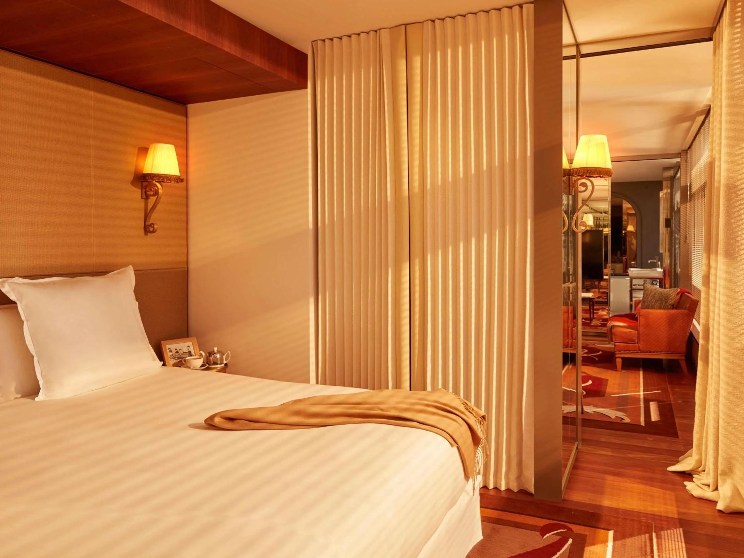 Bedroom, Bed in Mondrian Bordeaux Les Carmes