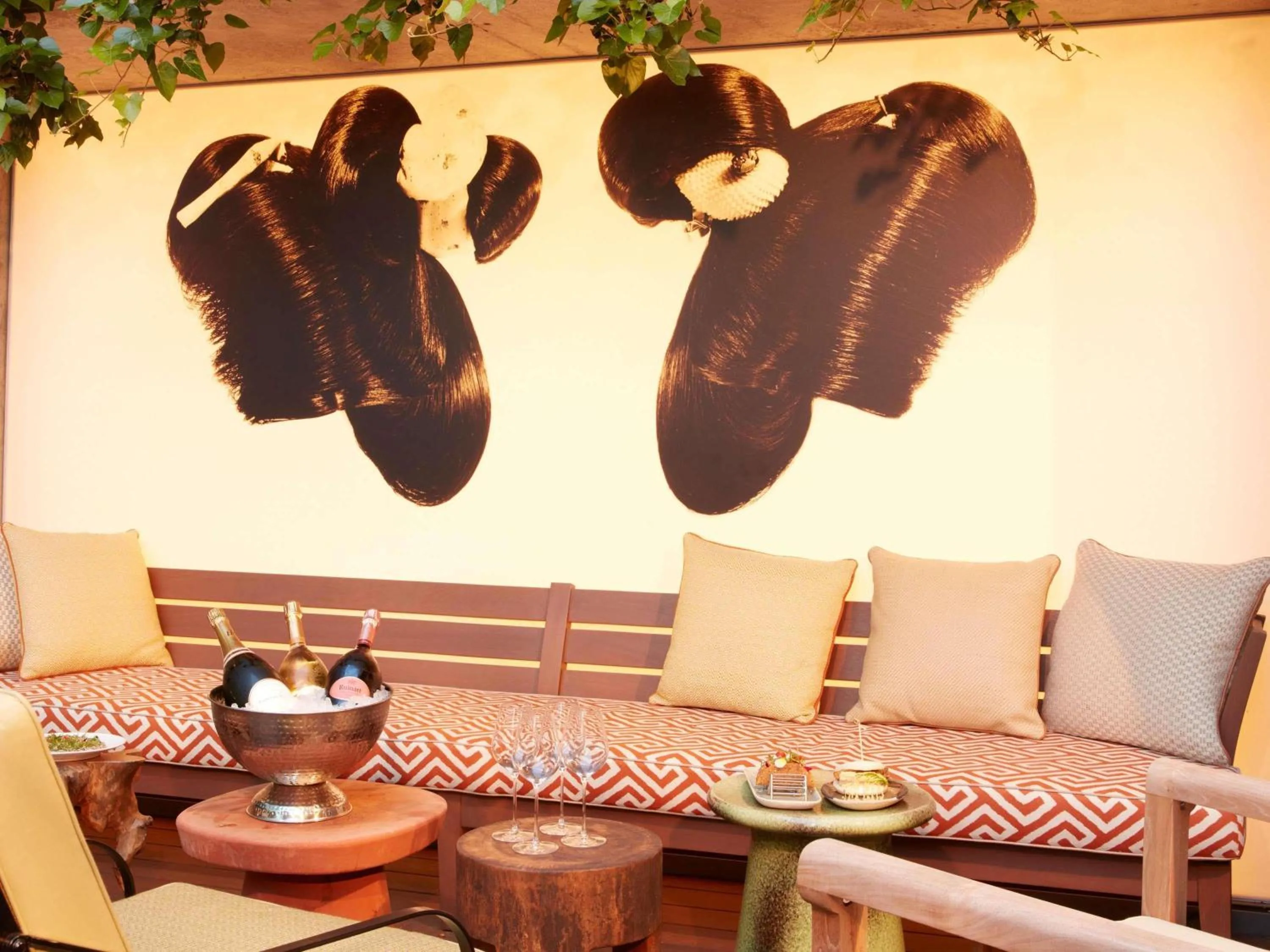 Restaurant/places to eat in Mondrian Bordeaux Les Carmes