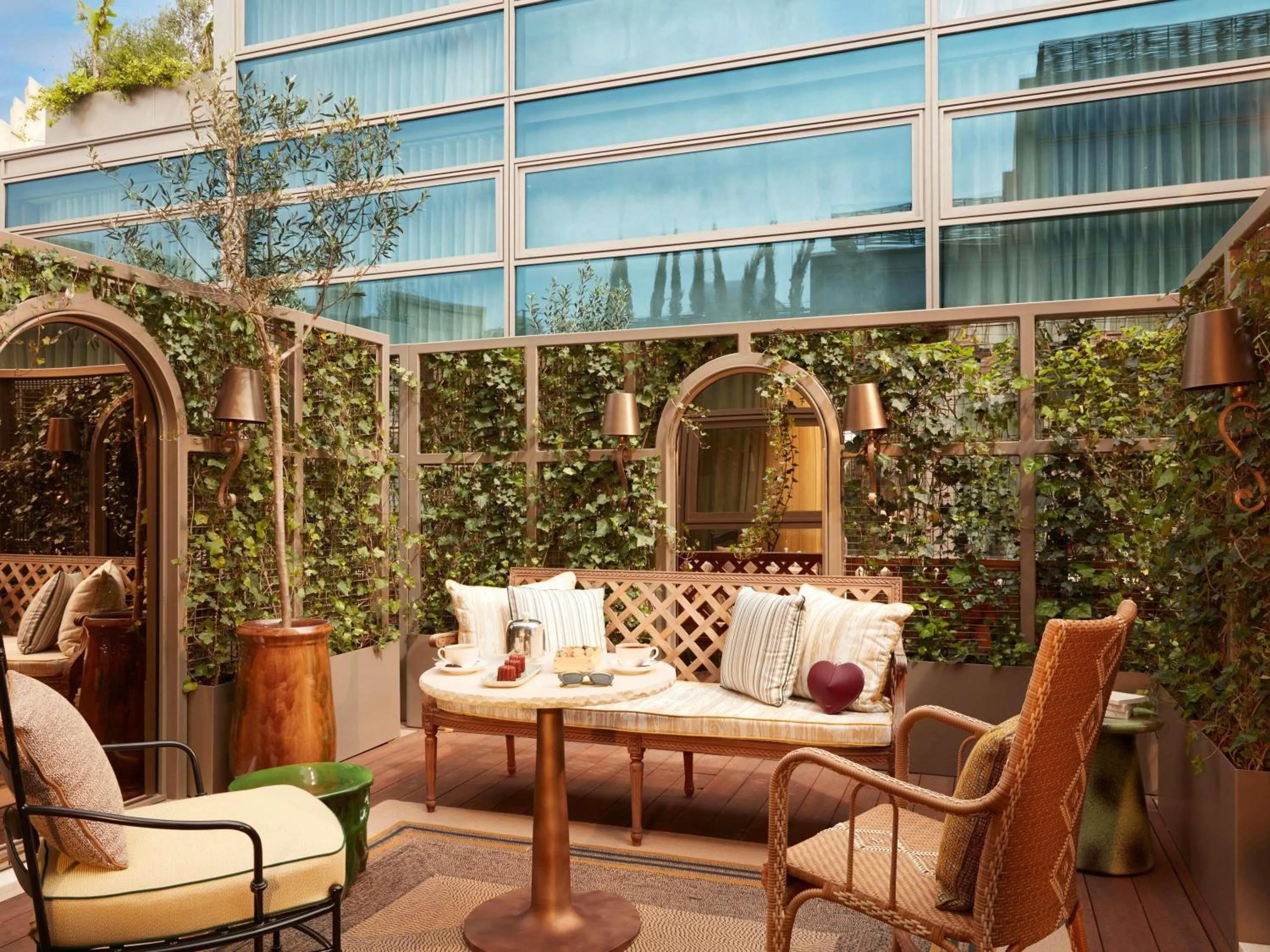 Day in Mondrian Bordeaux Les Carmes