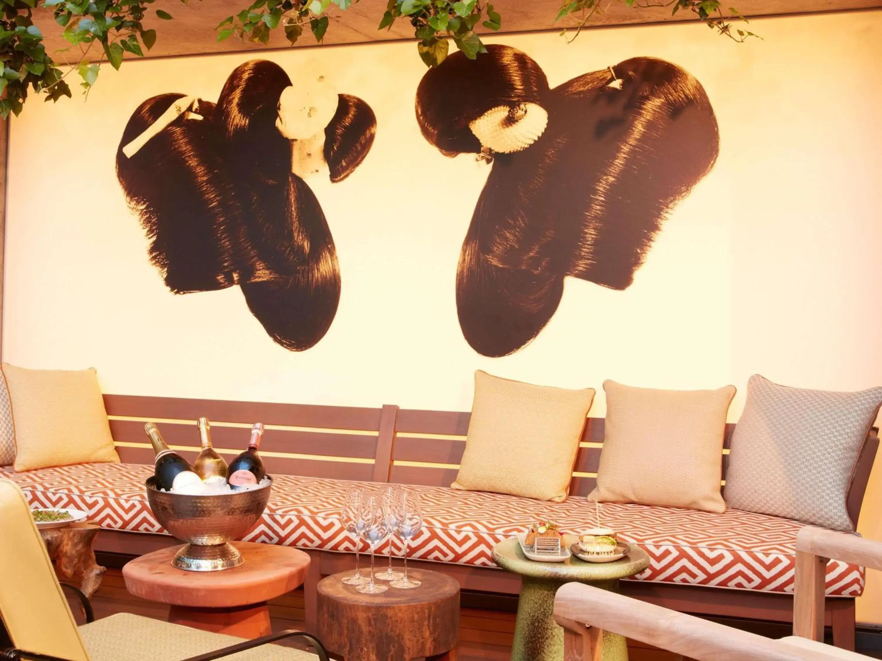 Restaurant/places to eat in Mondrian Bordeaux Les Carmes Restaurant/places to eat in Mondrian Bordeaux Les Carmes