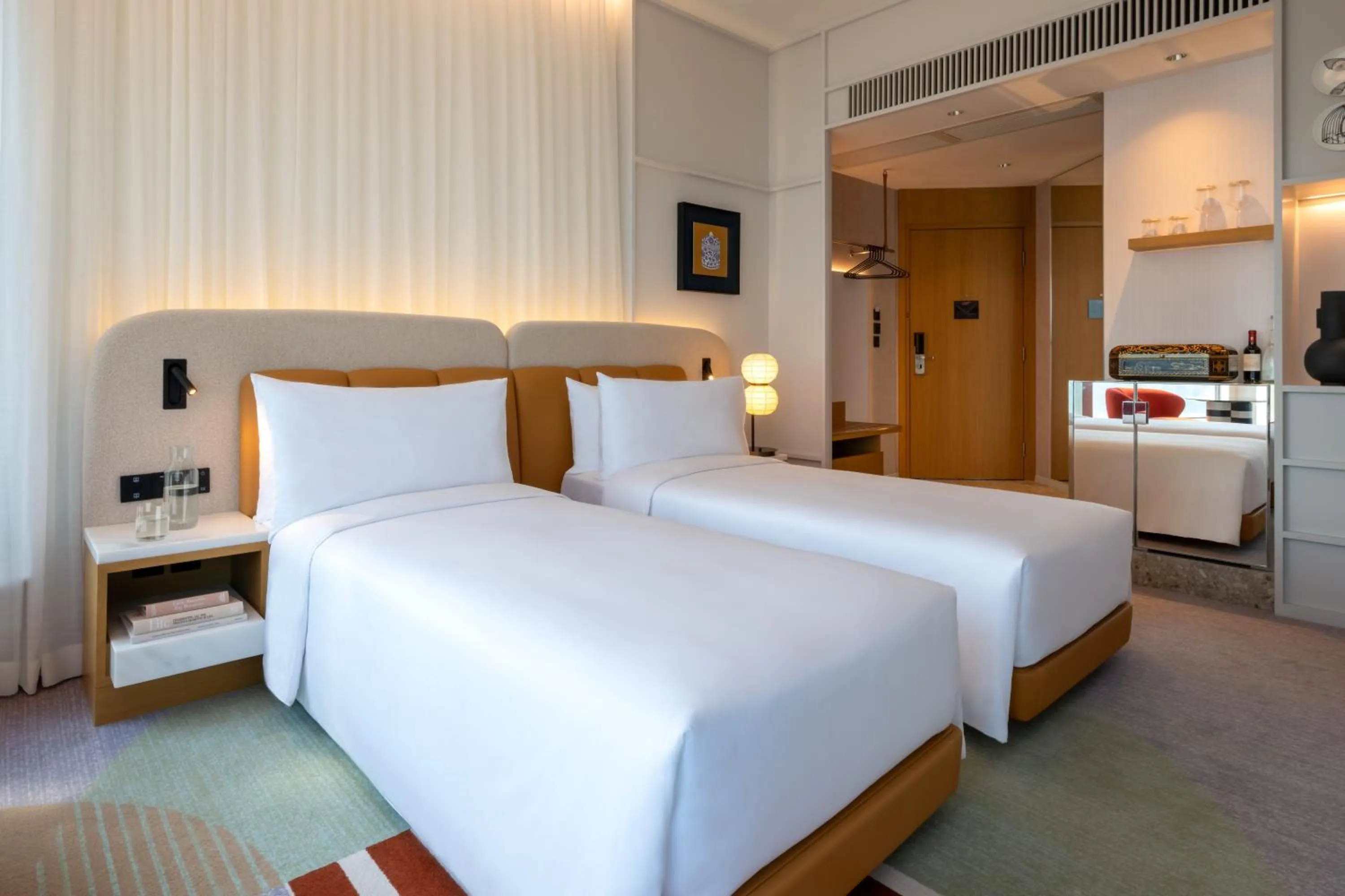 Photo of the whole room, Bed in Mondrian Hong Kong