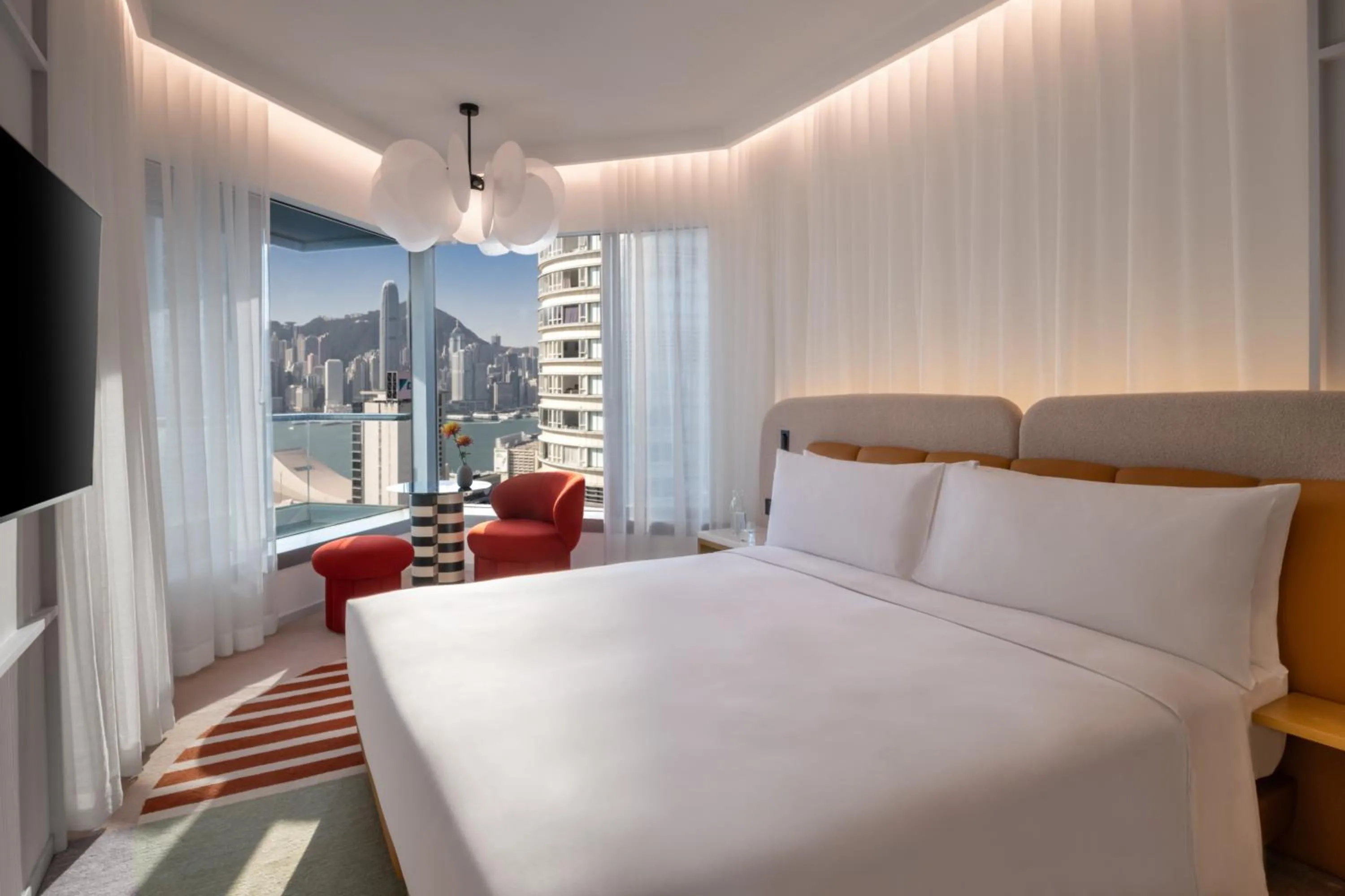 View (from property/room), Bed in Mondrian Hong Kong