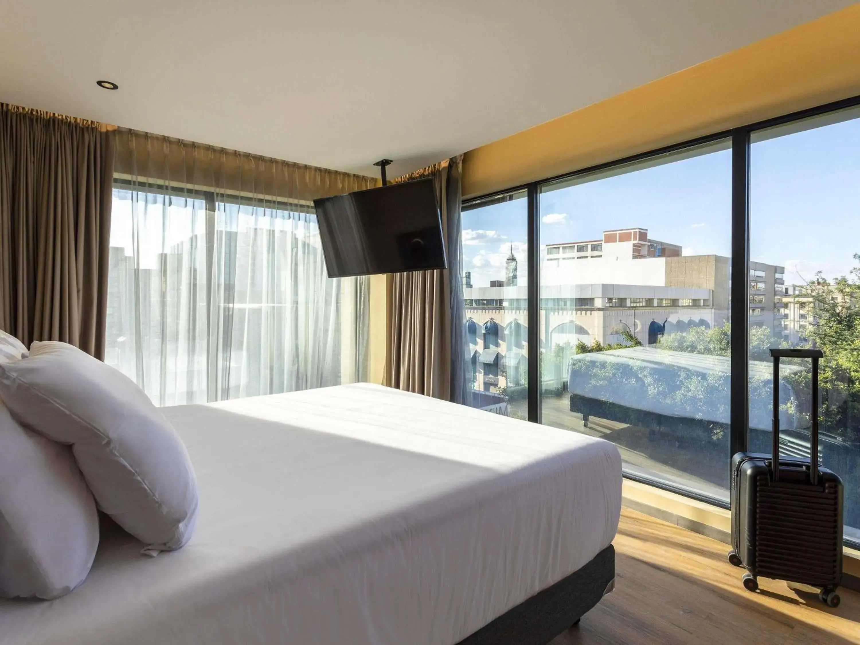 Deluxe King Room in Novotel México City Centro Histórico Deluxe King Room in Novotel México City Centro Histórico