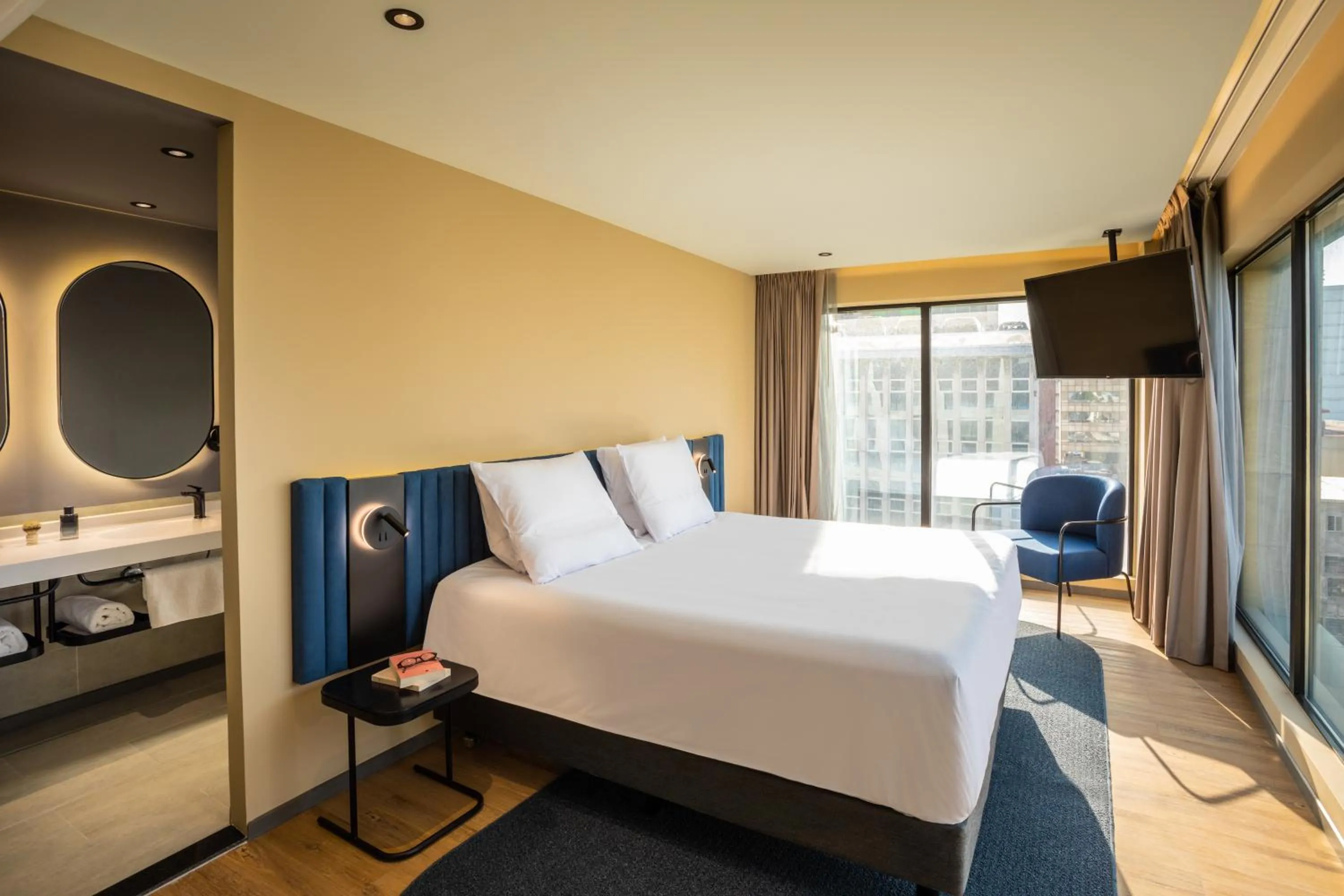 Photo of the whole room, Bed in Novotel México City Centro Histórico