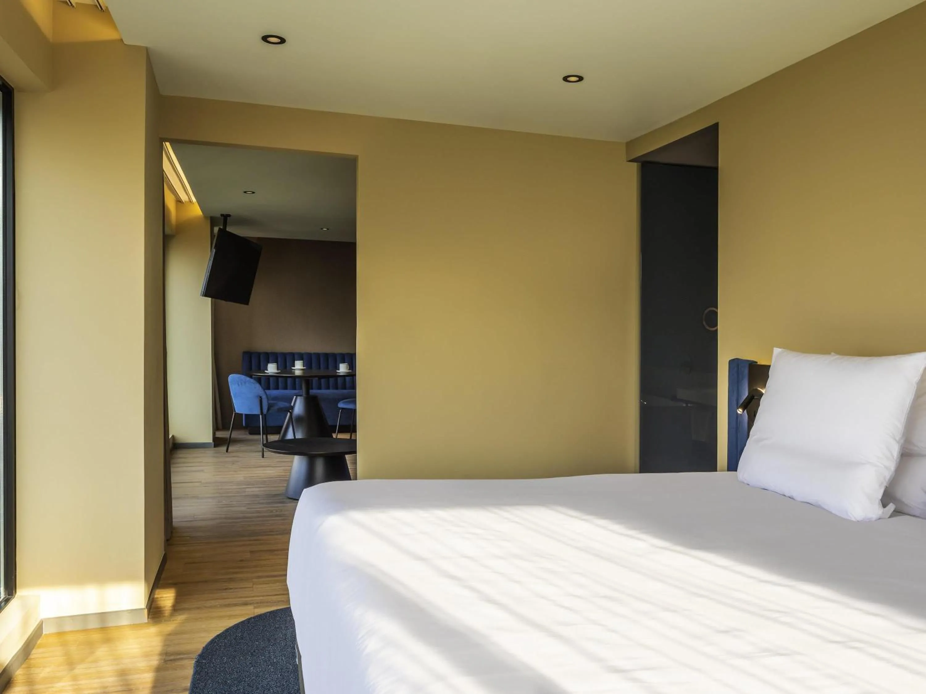 Photo of the whole room, Bed in Novotel México City Centro Histórico