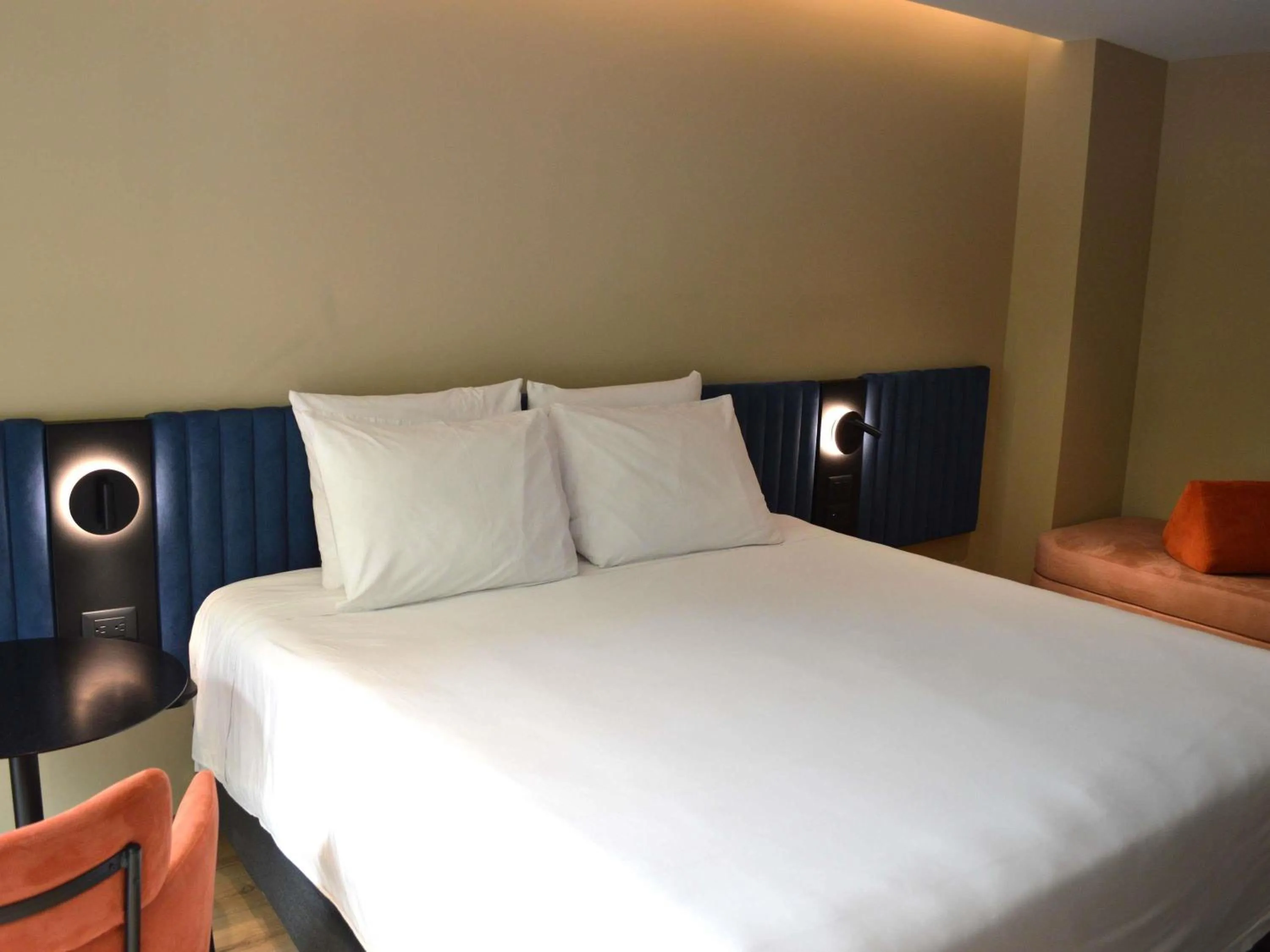 Bedroom, Bed in Novotel México City Centro Histórico