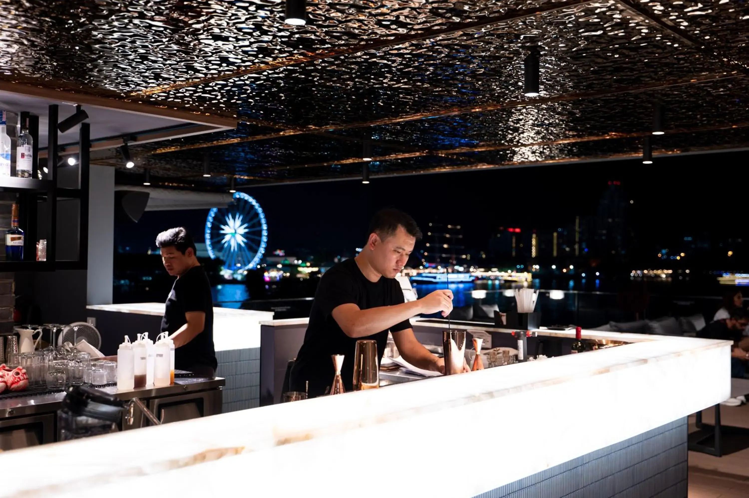 Lounge or bar in Ten Six Hundred, Chao Phraya, Bangkok by Preference, managed by The Ascott Limited Lounge or bar in Ten Six Hundred, Chao Phraya, Bangkok by Preference, managed by The Ascott Limited