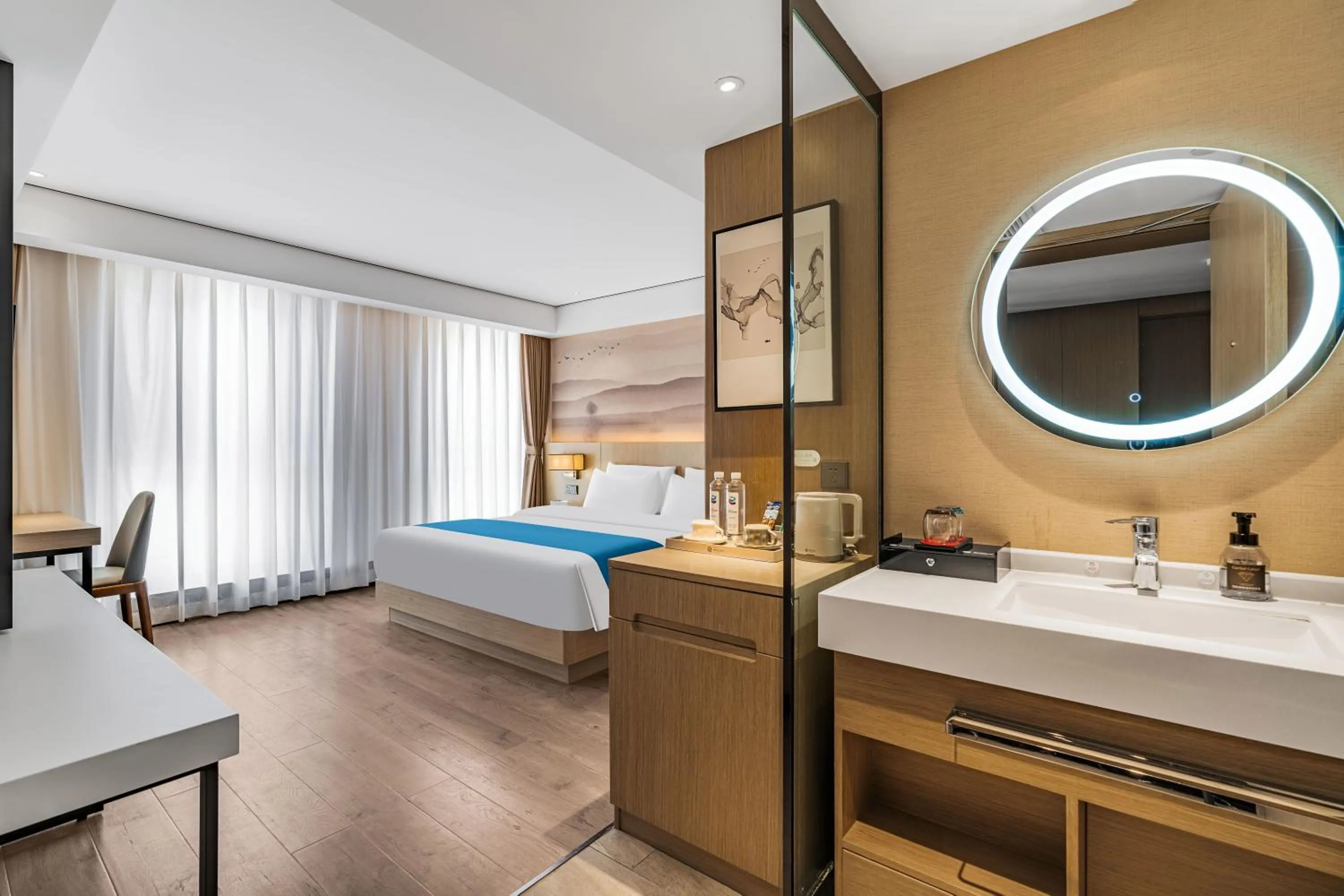 Photo of the whole room, Bed in Ramada Encore by Wyndham Kunming Guandu
