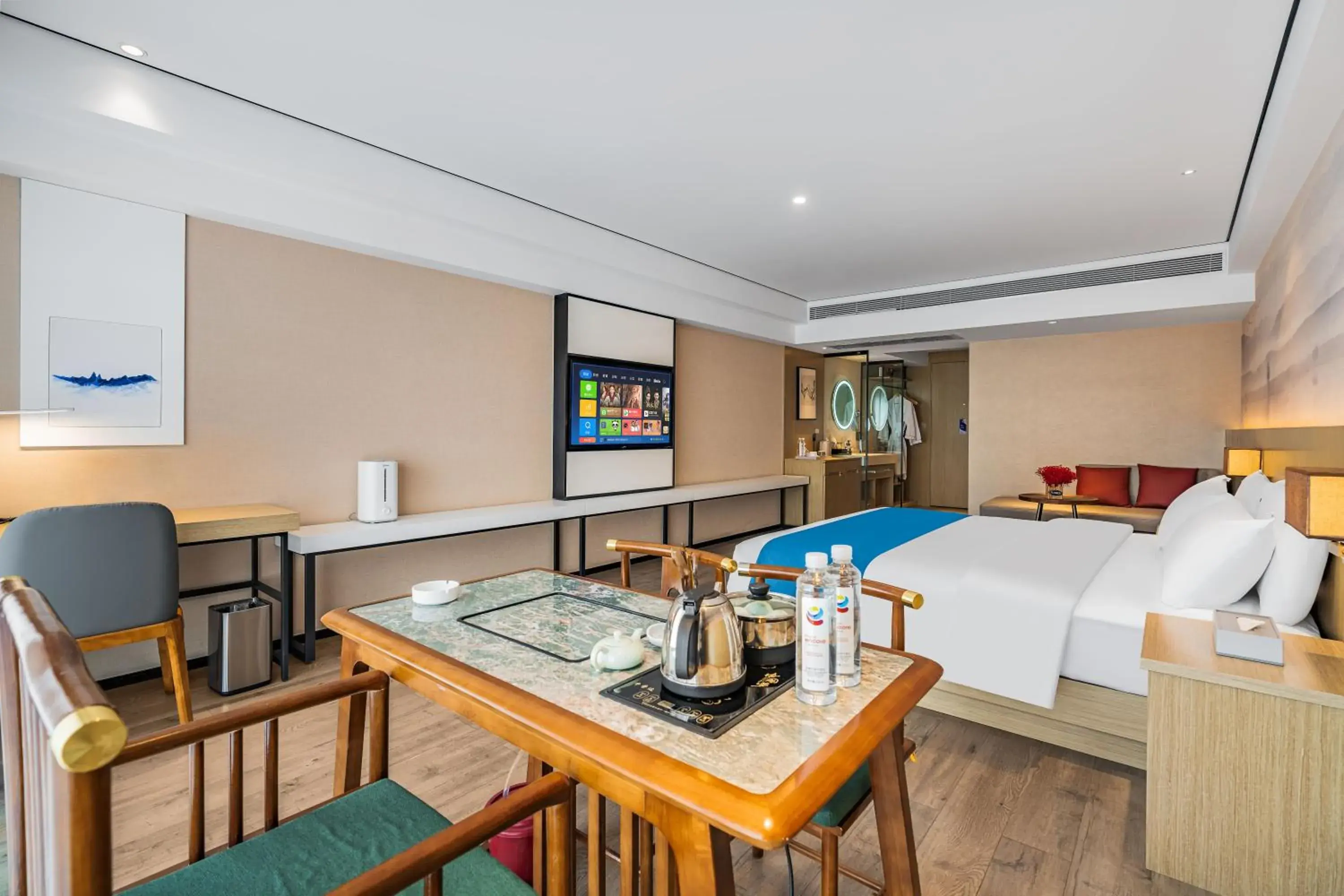 Coffee/tea facilities, Bed in Ramada Encore by Wyndham Kunming Guandu Coffee/tea facilities, Bed in Ramada Encore by Wyndham Kunming Guandu